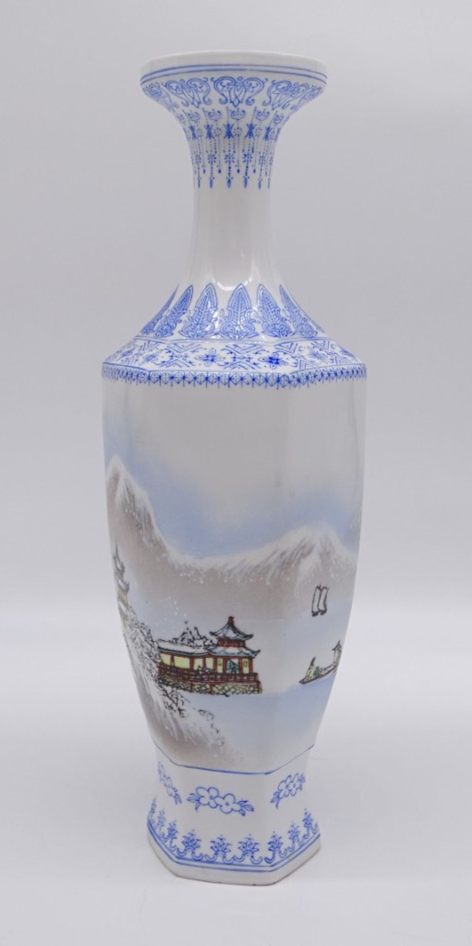 Chinesische Vase, Unterseite gemarkt, H. 30,7 cm, leichte Altersspuren - Image 3 of 8