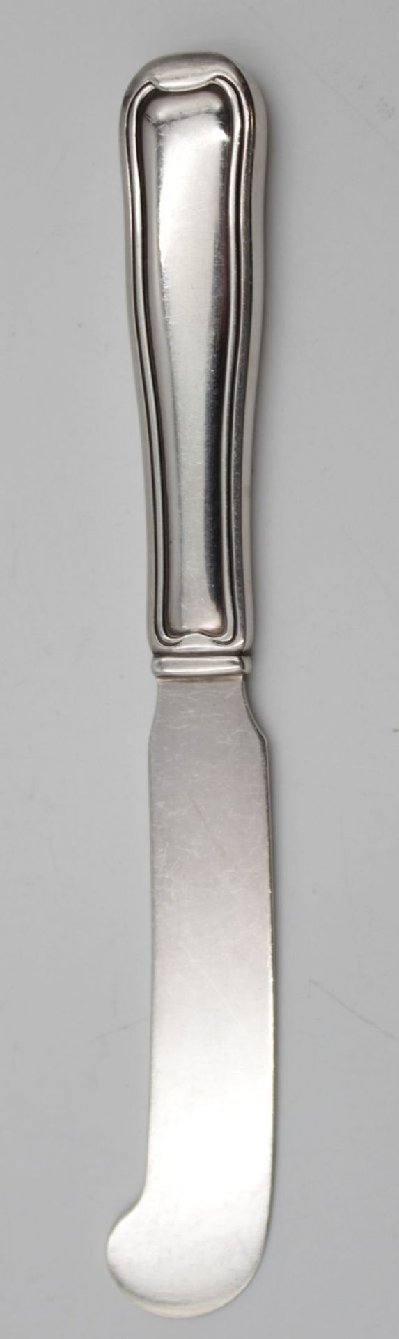 Ein Buttermesser Georg Jensen Fadenmuster , Silber 925 Gewicht 34 gr L-15cm .