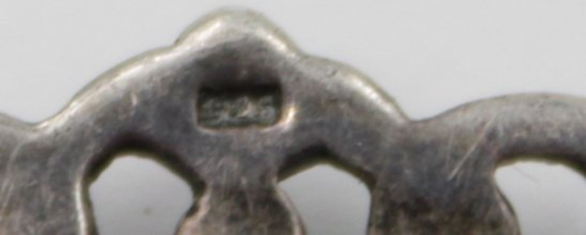 925er Silber-Brosche, Onyx und Markasiten, wohl 30/40er Jahre, 8,5gr., 4,8cm. - Bild 4 aus 4