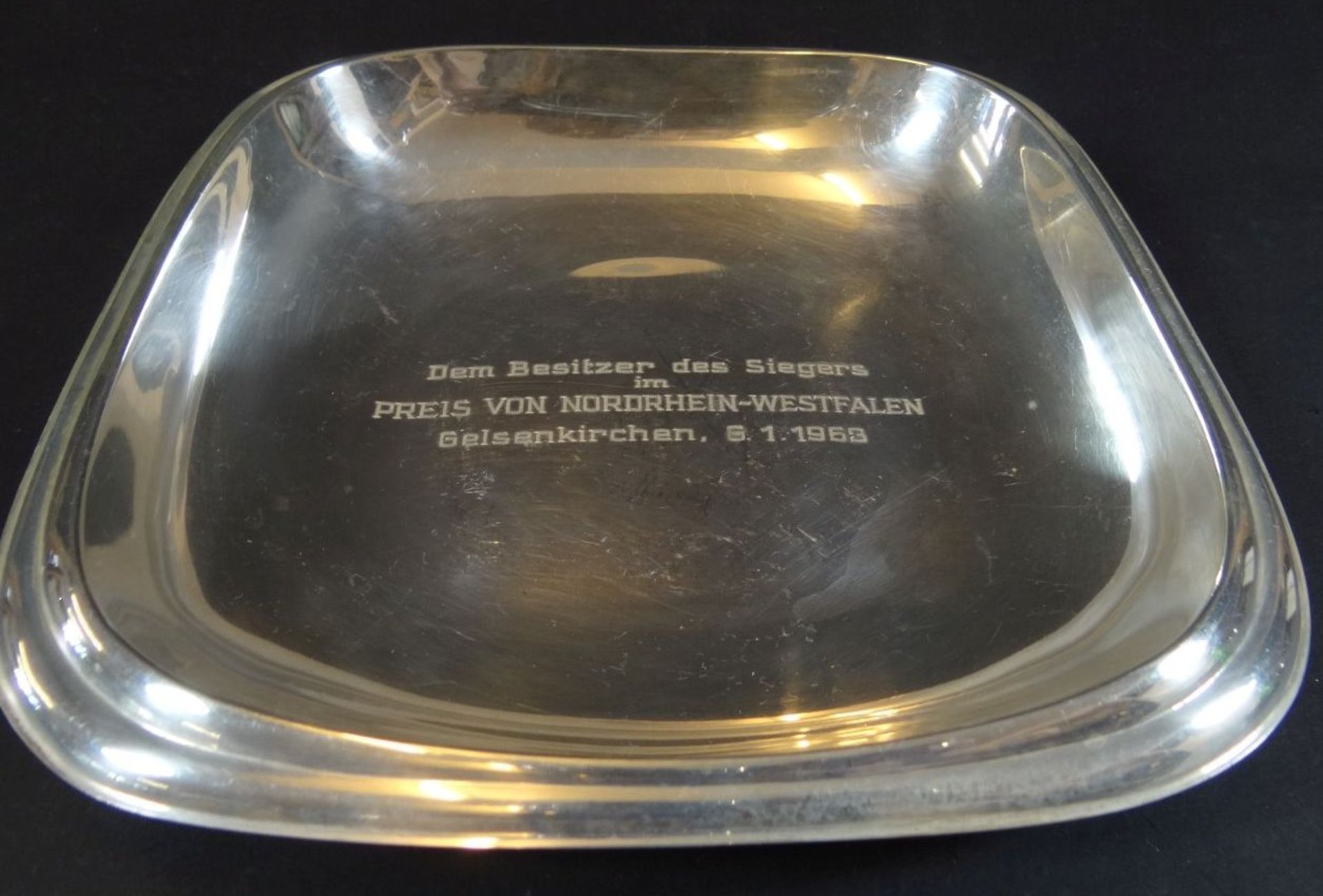 gr. eckige Silberschale -925-, Sportpreis 1963, H-3 cm, 23x23 cm, 342 gr. - Bild 3 aus 5