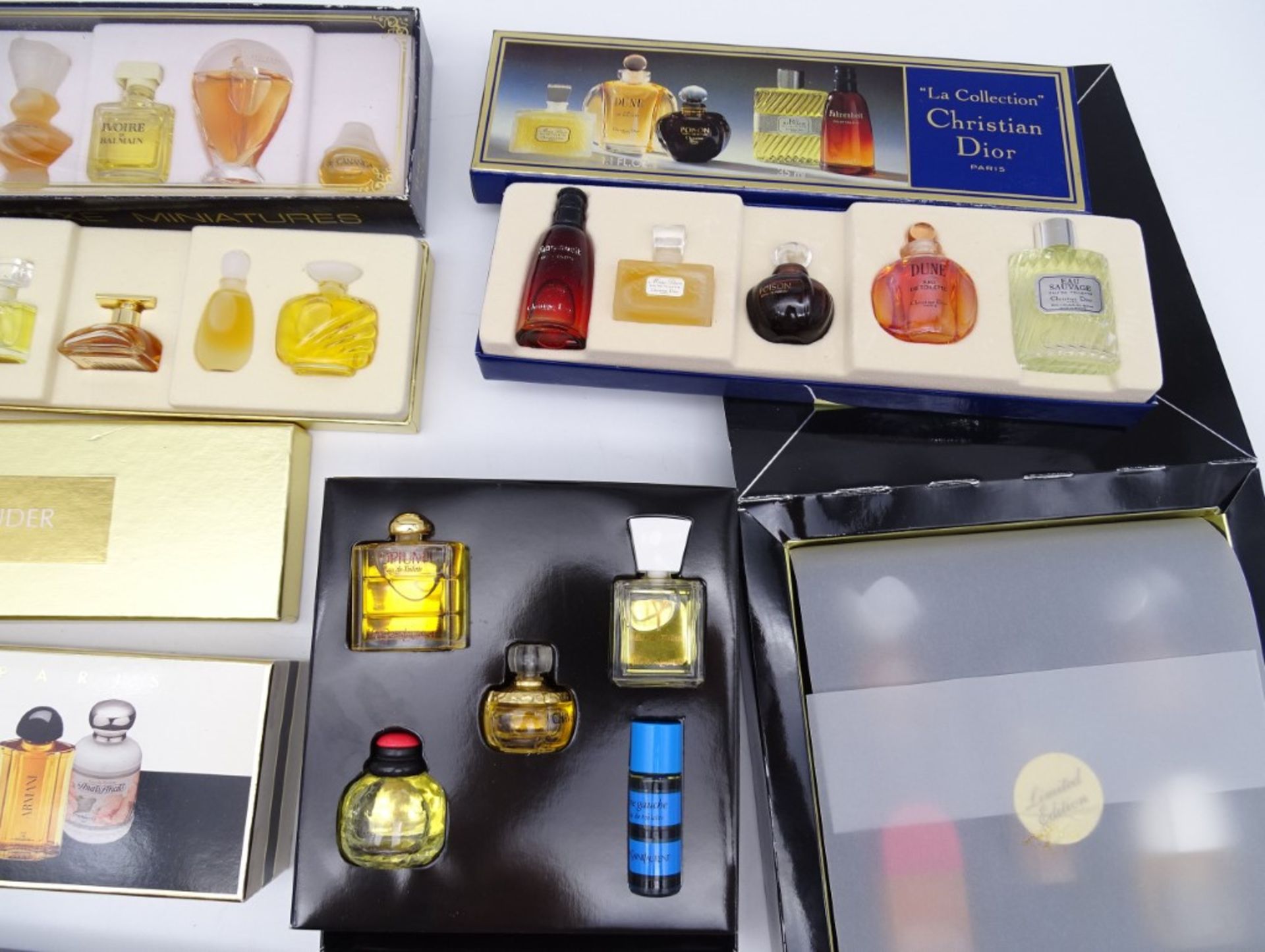 8 Schachteln mit Parfumminis, darunter Yves Saint Laurent, Dior, Lagerfeld, Estée Lauder, Elizabeth - Bild 5 aus 11