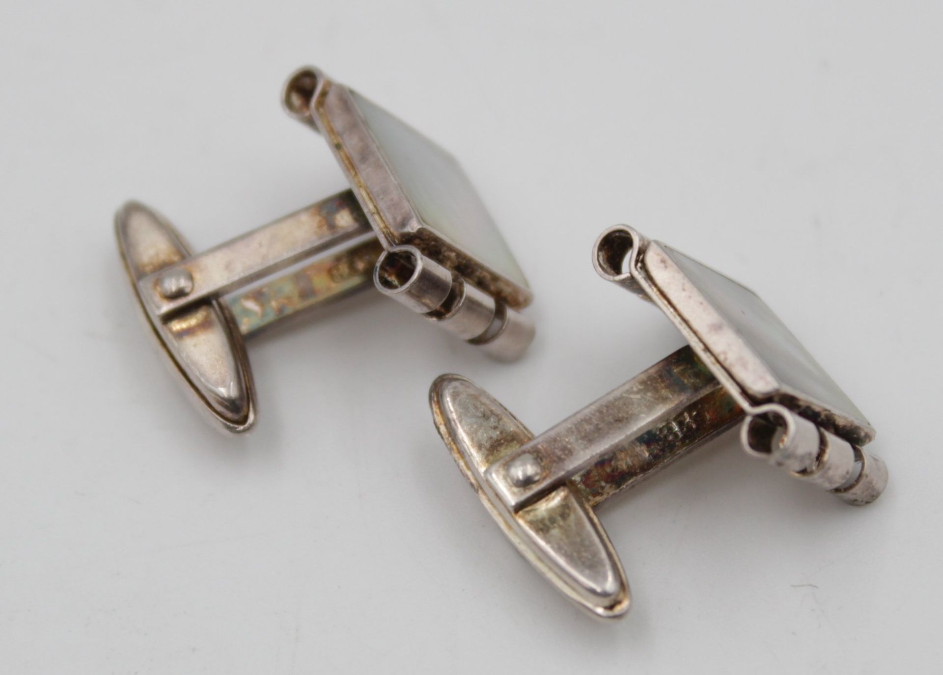 Paar Manschettenknöpfe 835 Silber mit Perlmutt einlagen . L -1,2 cm B- 0,8cm  . G-8,6gr. - Bild 4 aus 4
