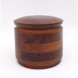 Holzdose, H. 12 cm, Ø 13,5 cm, leichte Altersspuren, Kratzer
