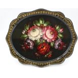 ovales russisches Tablett, floral bemalt, verso gemarkt, 31 x 38cm.