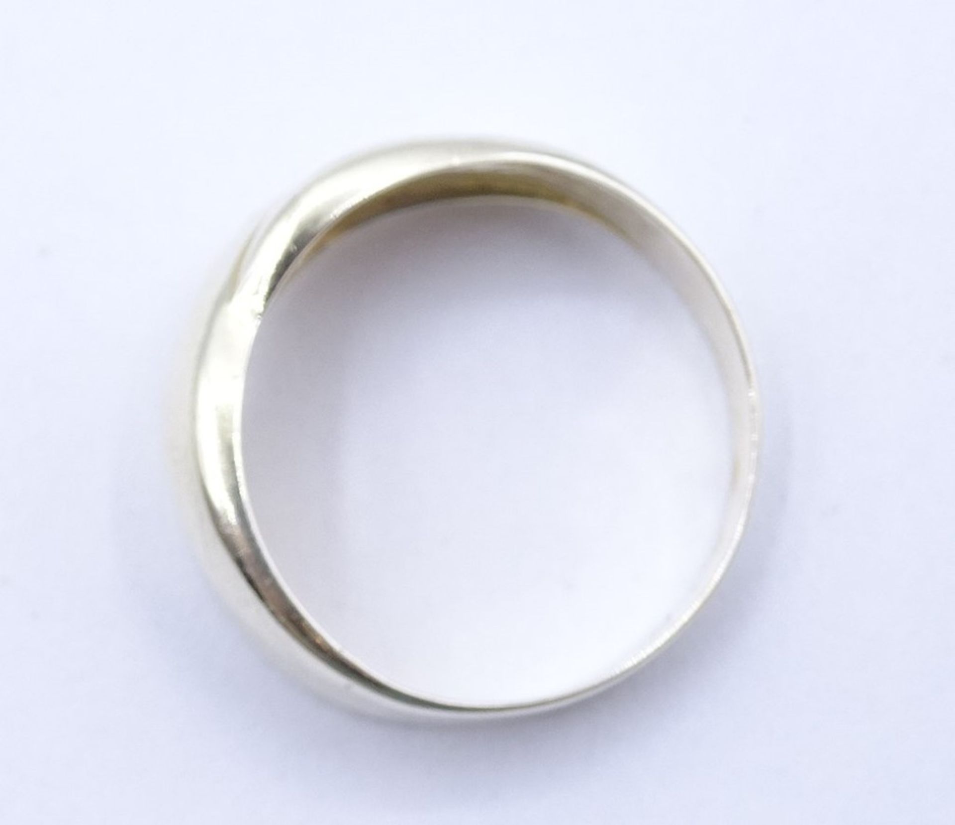 Ring aus 333er-Gelbgold mit kleinem Diamanten von 0,005 ct., 2,27 gr., RG 57, leichte Alters- und T - Image 6 of 7
