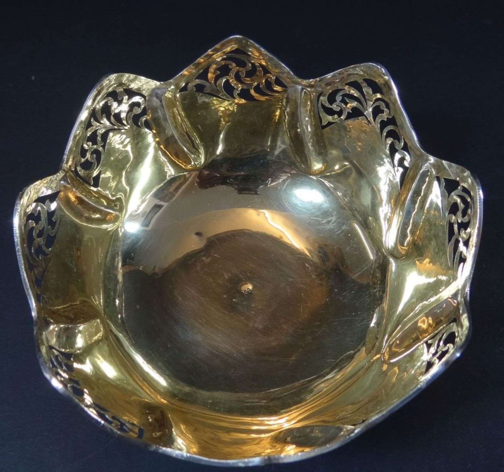 Silberschale, S-800-, innen vergoldet, Durchbruchrand, H-9 cm, D-15 cm, 157 gr. - Image 2 of 7