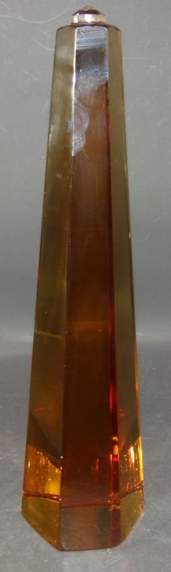 gro. schweres Glasobjekt in Obelisk-Form?H-37 cm