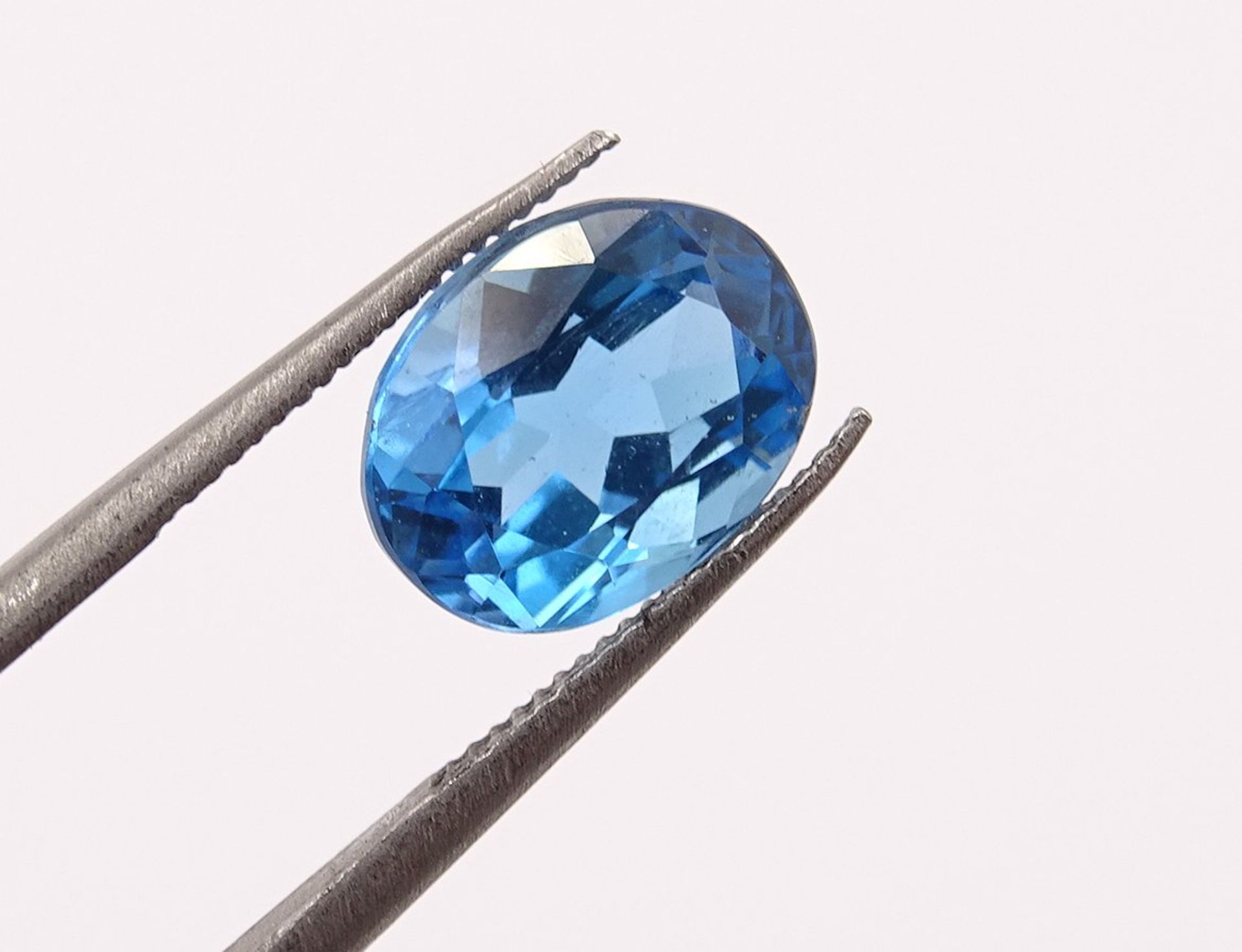 Schweizer Blautopas, oval facc. 2,30ct., 8,4x6,5x5,1mm