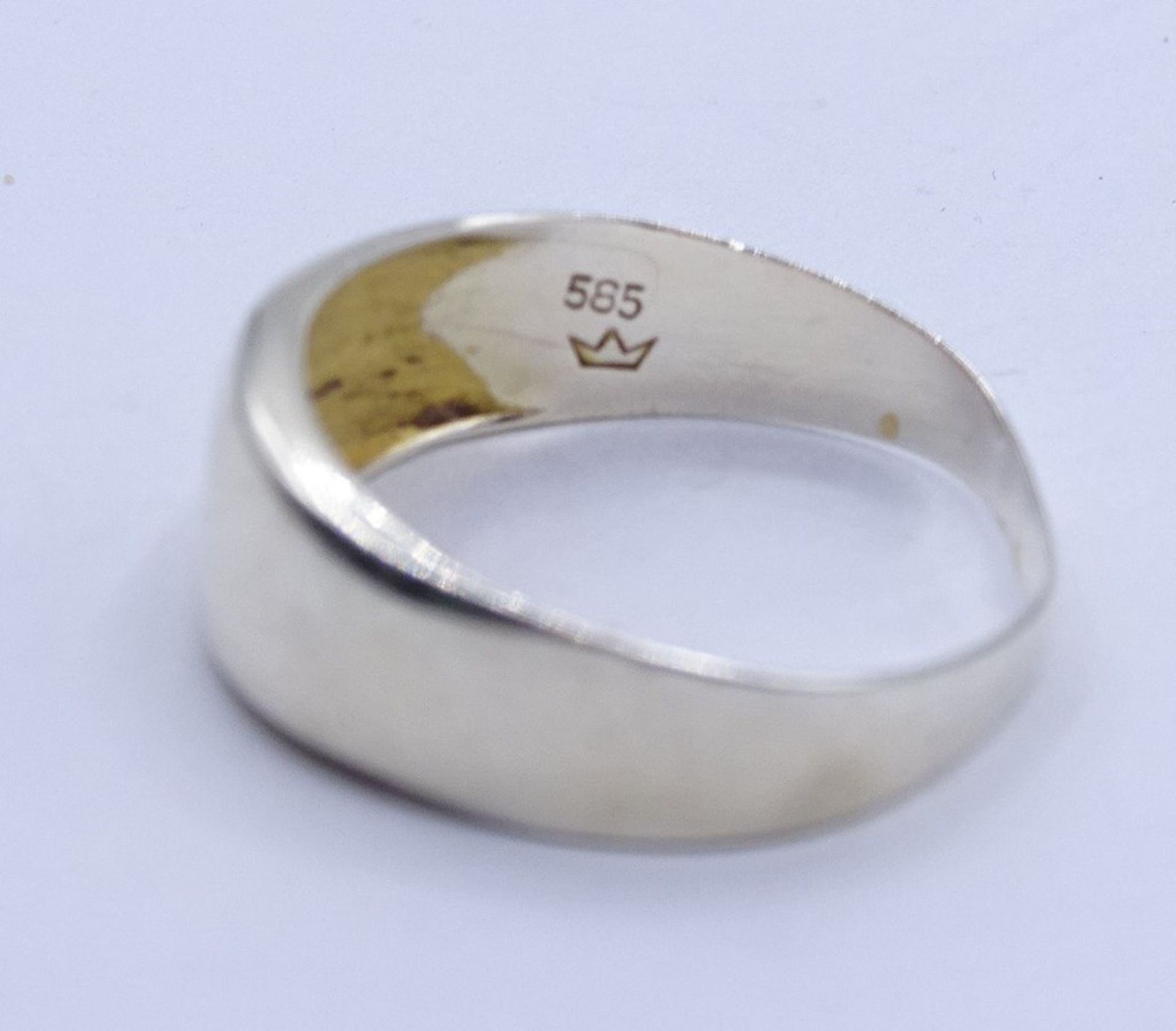 585er-Gelbgoldring mit kleinem Diamanten von 0,005 ct., RG 60, 2,07 gr., Ringschiene leicht verboge - Image 5 of 6