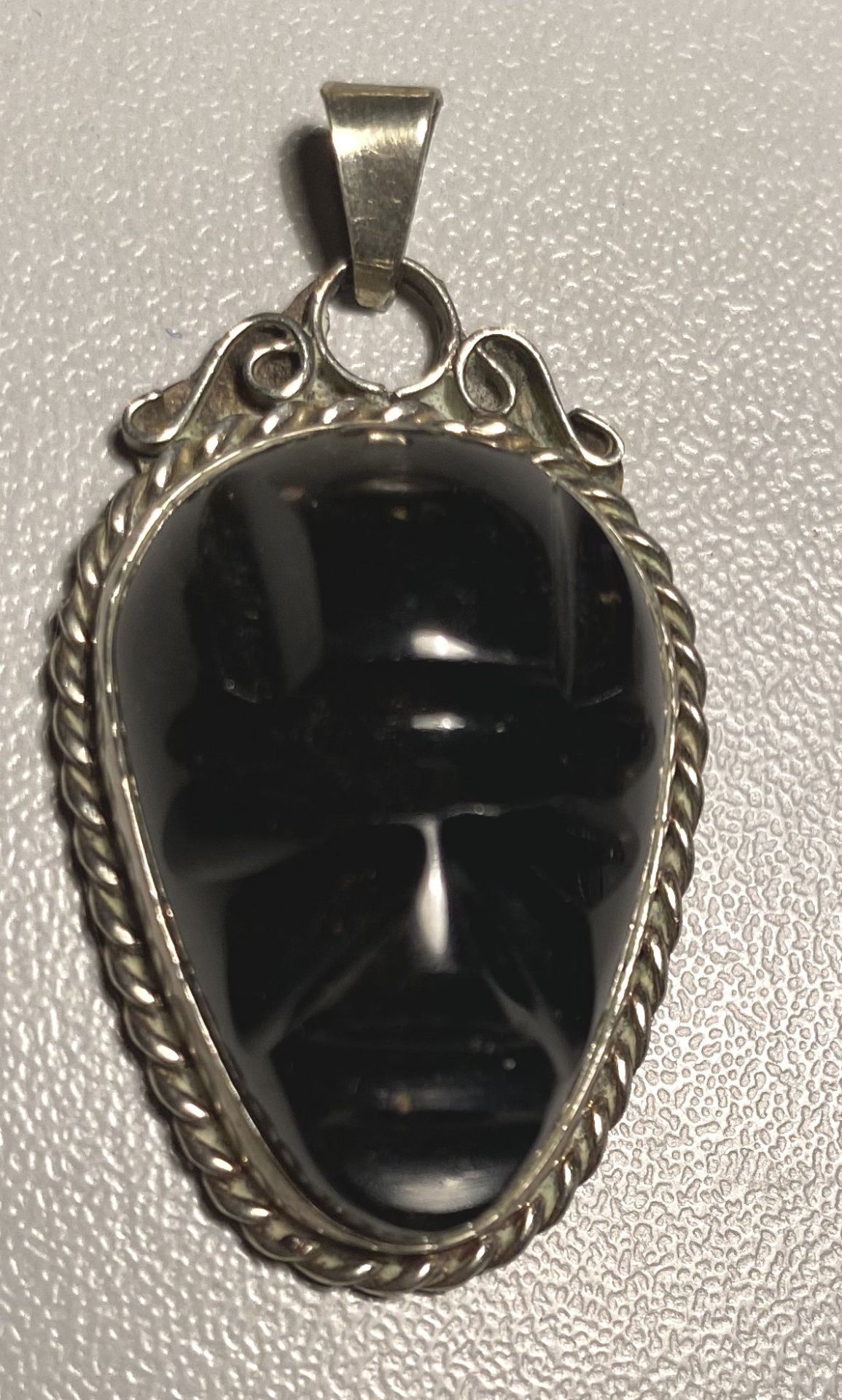 Anhänger, versilbert, mit Obsidian Gesicht "Mexico" 4x2,2 cm