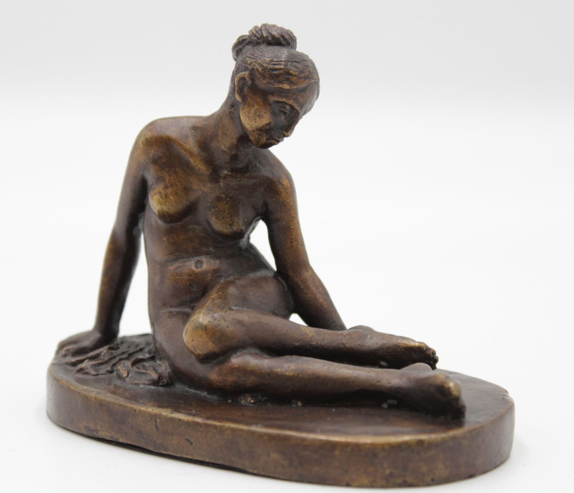 kl. Bronze, Nymphe, Reproduktion, H-8,7cm B-10,8cm.