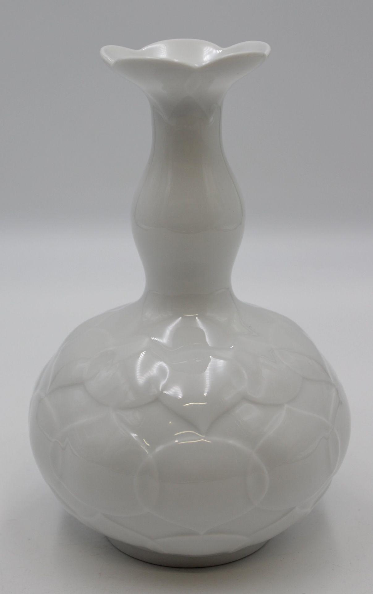 Vase, Meissen weiß, Lotus, 3 Schleifstriche, H-20cm.