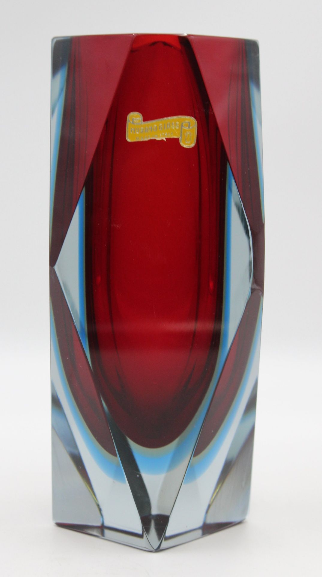 schpne Vase, Murano, 70er Jahre, 3farbig, facettiert, H-23cm.