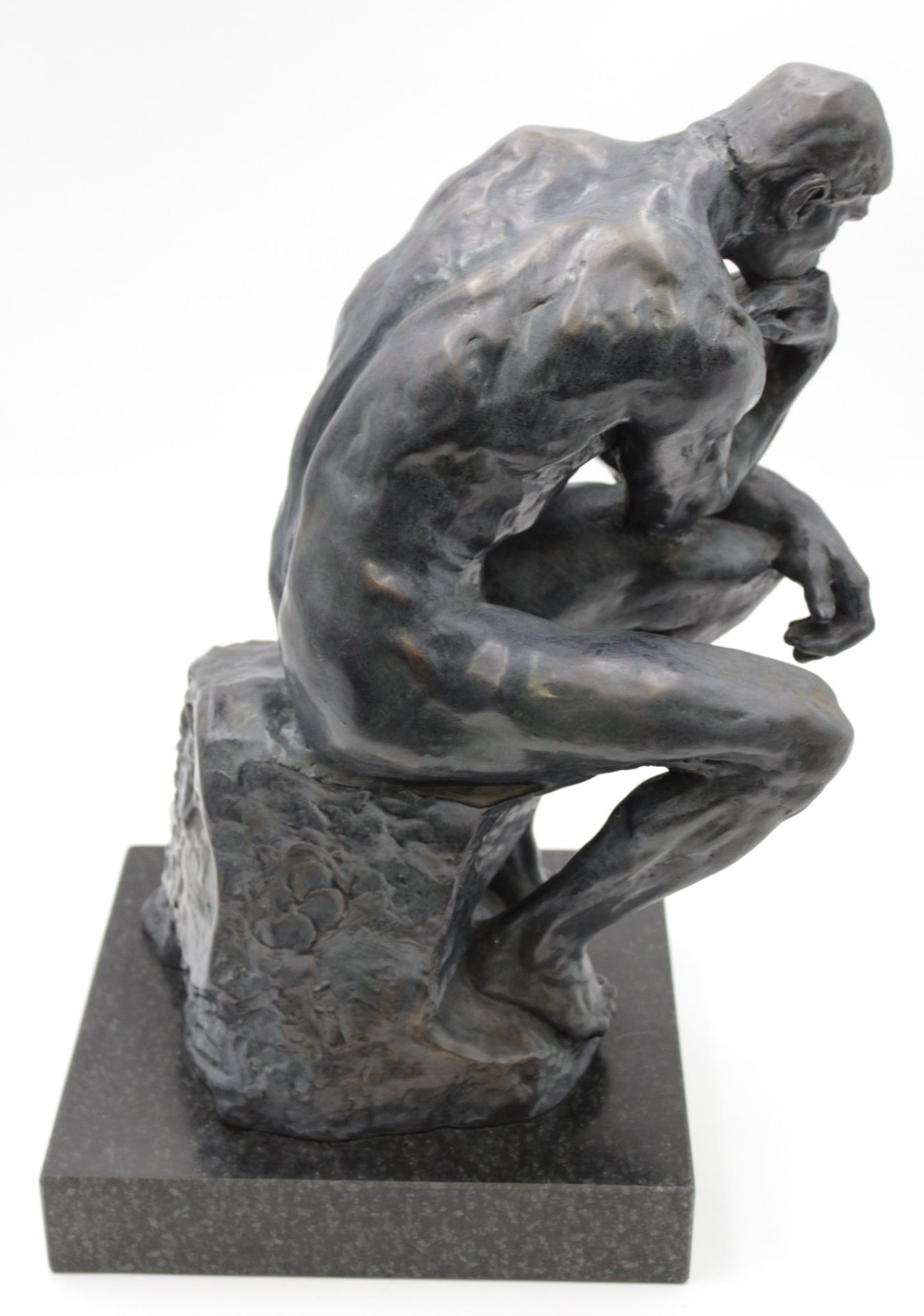gr. Skulptur, Der Denker, nach Auguste RODIN (1840-1917), wohl Bronze auf Stein, H-40cm. - Image 5 of 6