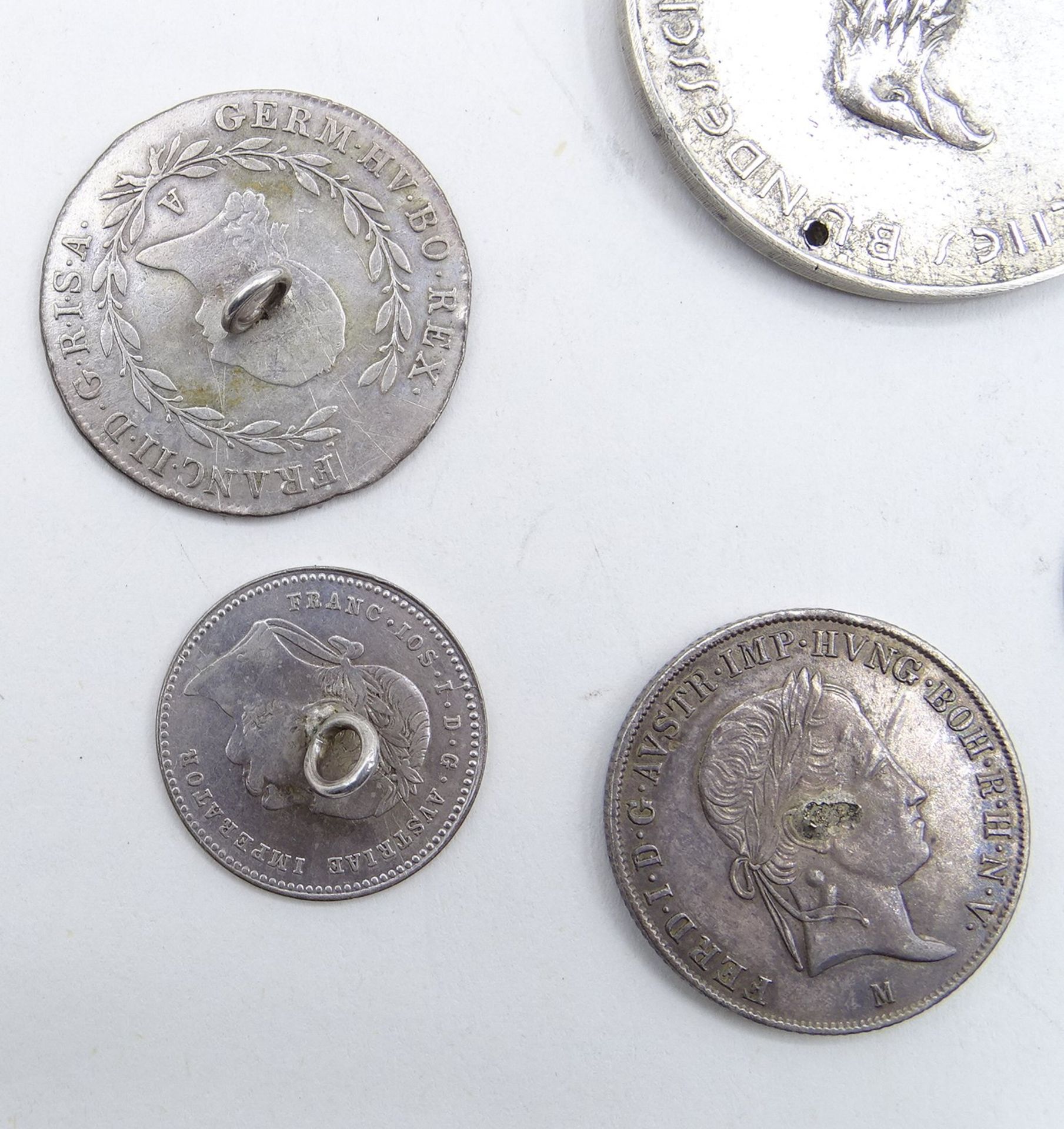 Konvolut Silbermünzen (gepr.), hauptsächlich mit Öse für die Nutzung als Knopf, 1 x gelocht, 1 x oh - Image 8 of 9