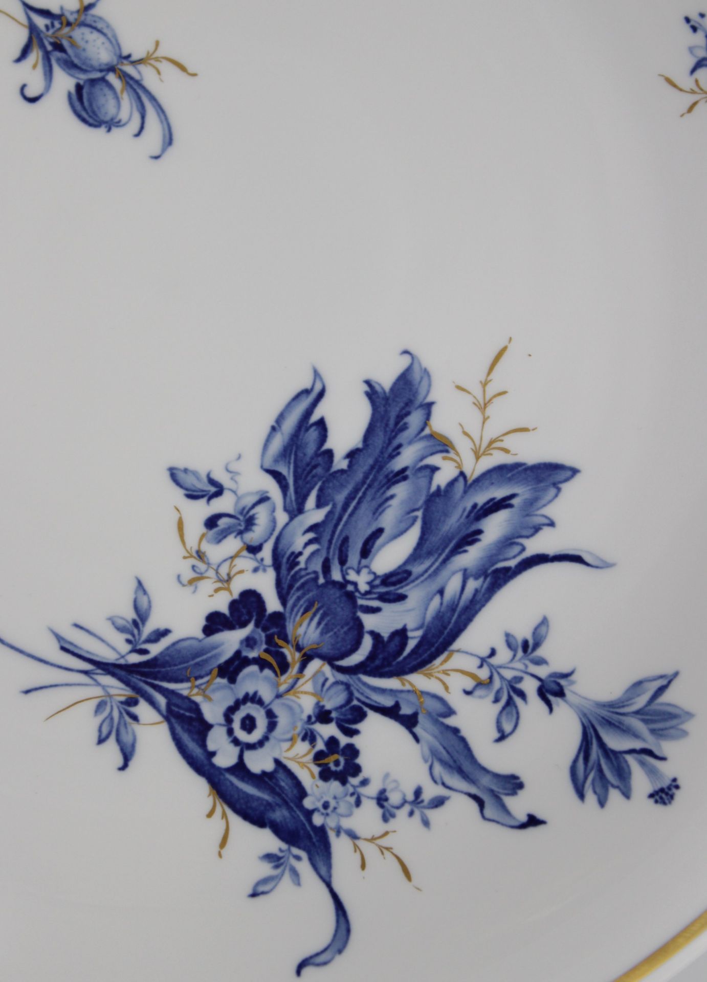 Platte, Meissen, Schwertermarke, blaue Orchidee, 1. Wahl, D-31,5cm. - Image 2 of 4