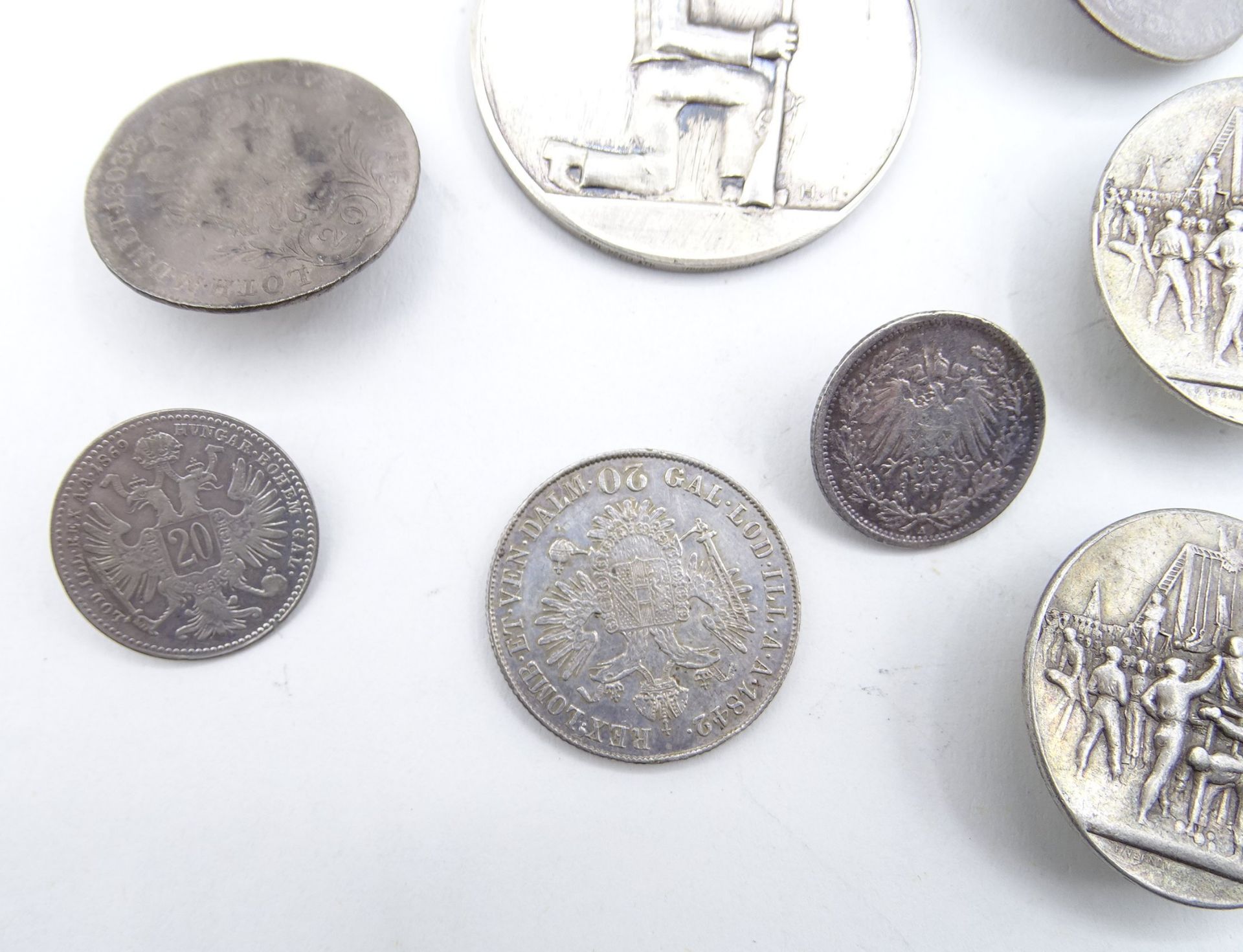 Konvolut Silbermünzen (gepr.), hauptsächlich mit Öse für die Nutzung als Knopf, 1 x gelocht, 1 x oh - Image 2 of 9