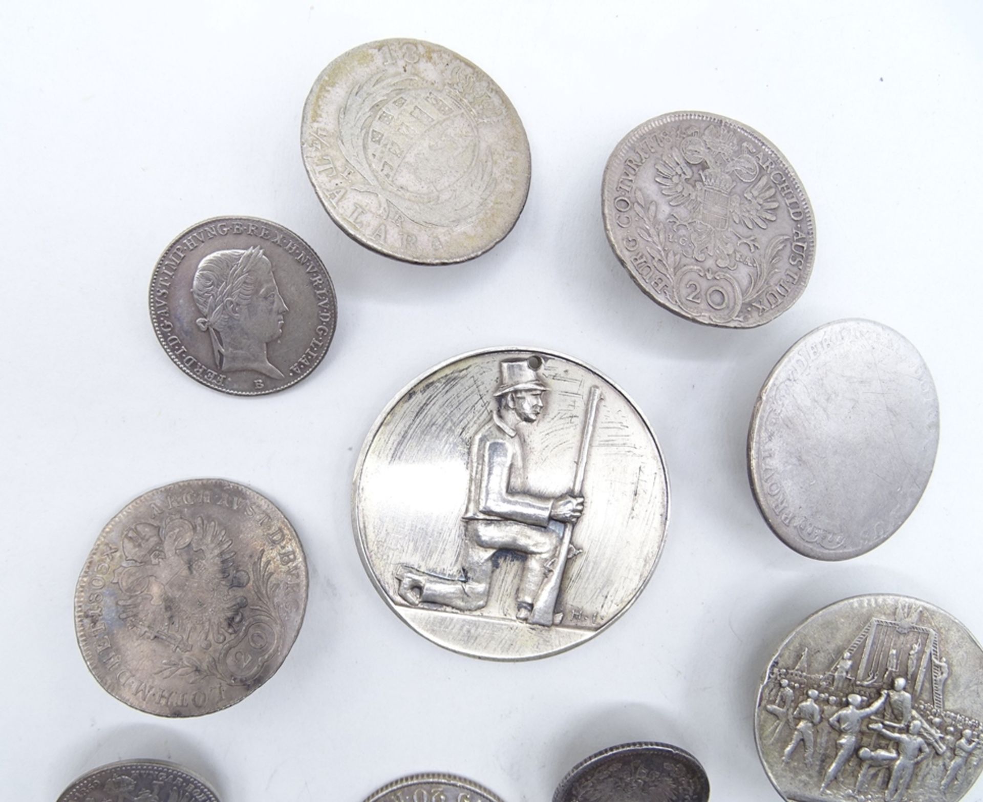 Konvolut Silbermünzen (gepr.), hauptsächlich mit Öse für die Nutzung als Knopf, 1 x gelocht, 1 x oh - Image 3 of 9