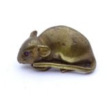 Bronze Maus mit Rubin Augen, L. 5,3cm