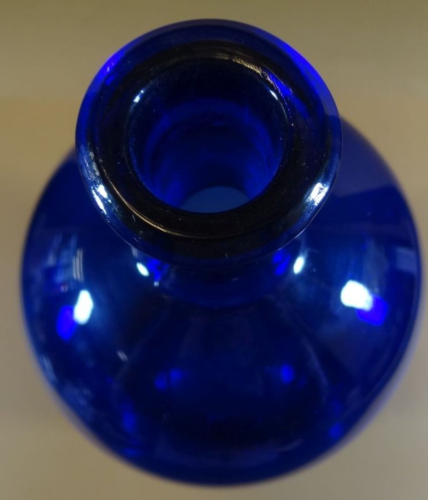 hohe blaue Flasche, ca. 2 Liter, älter, Handarbeit, H-34 cm - Bild 3 aus 4