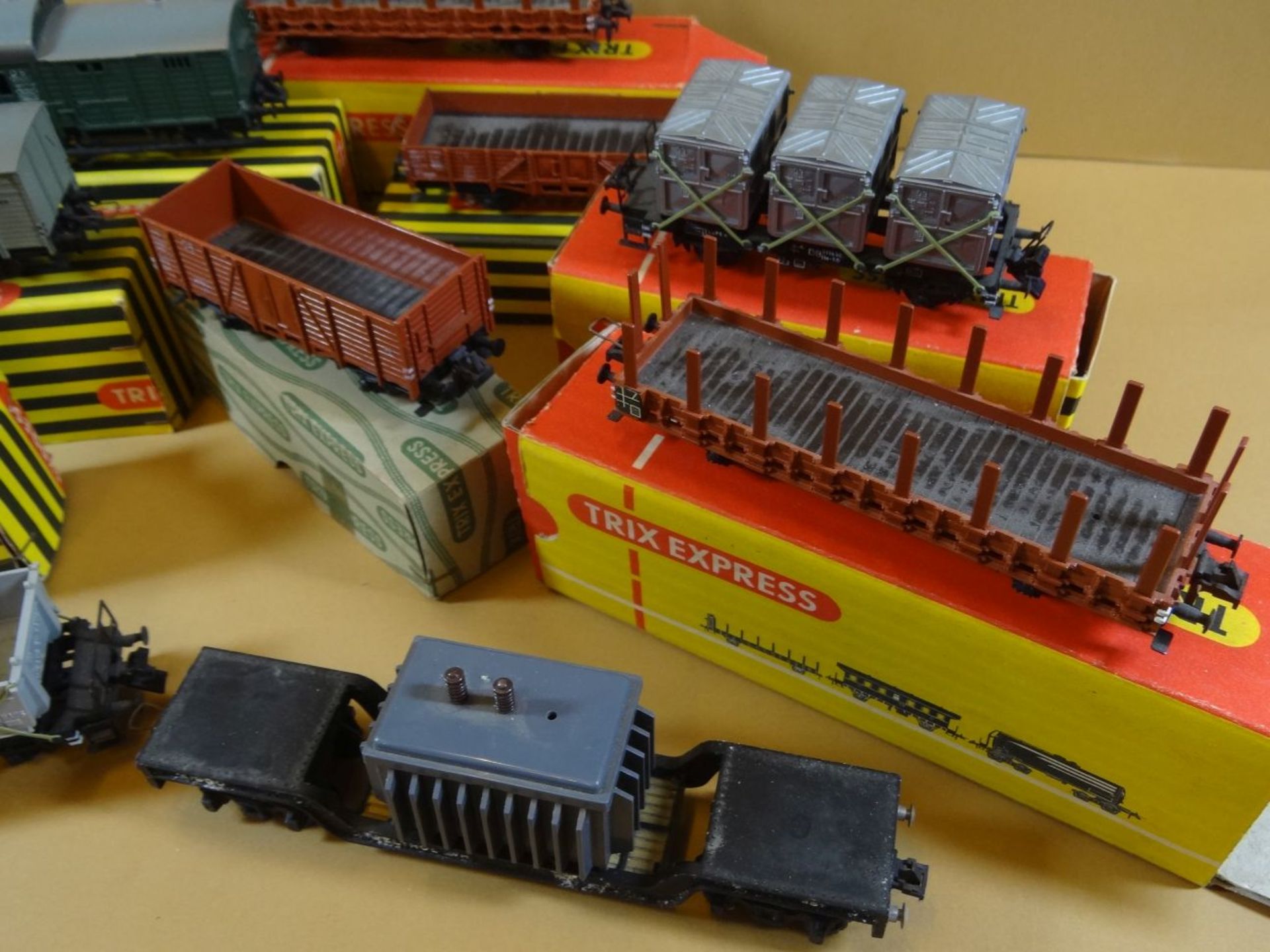 10x Güterwagen "Trix Express" tw. in Kartons - Bild 5 aus 5