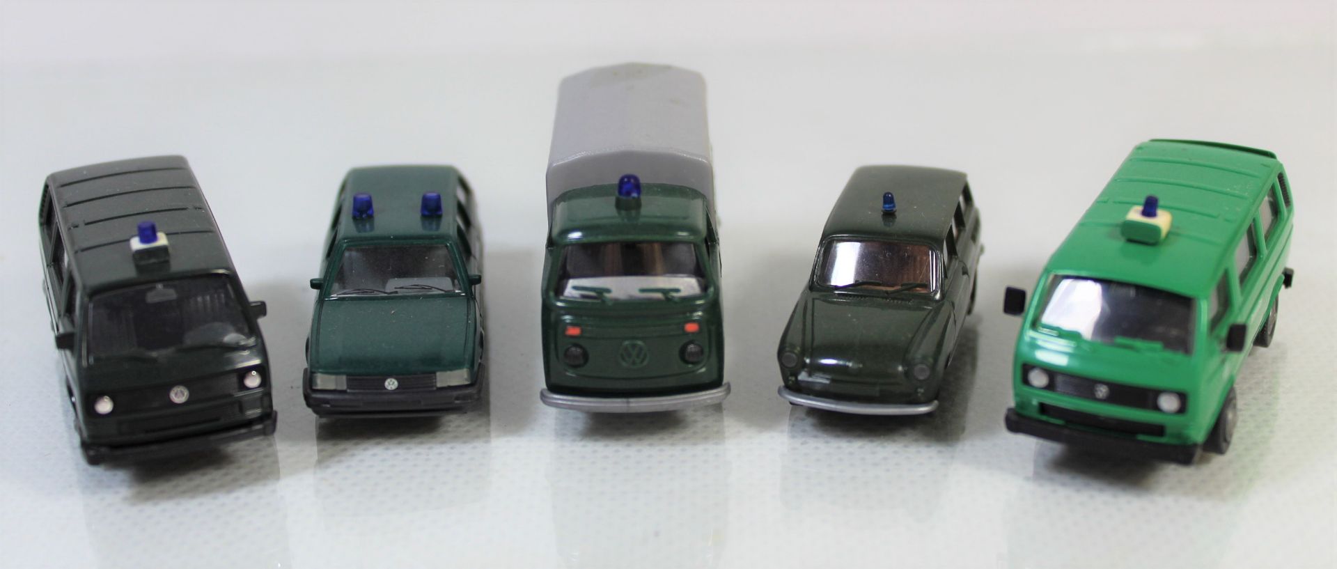 1x Busch, 1x Herpa, 1 x Brekina, 1 x APS und 1 x Roco, 5 Deutsche Bahnpolizei Fahrzeuge, Modellbauf
