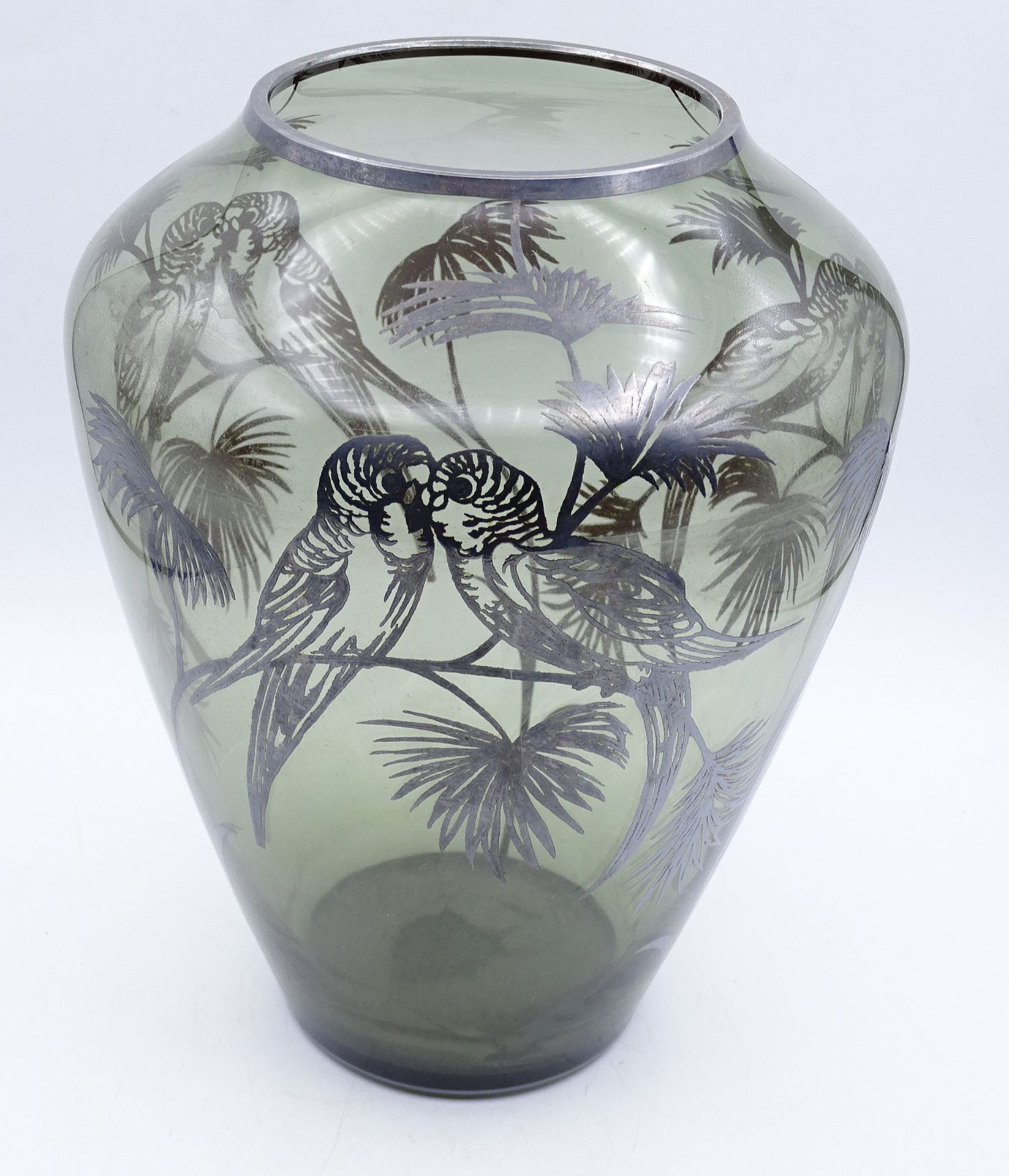 grünliche Glasvase mit Silber Montur, Papageien Motive, H. 21,0cm - Bild 2 aus 3