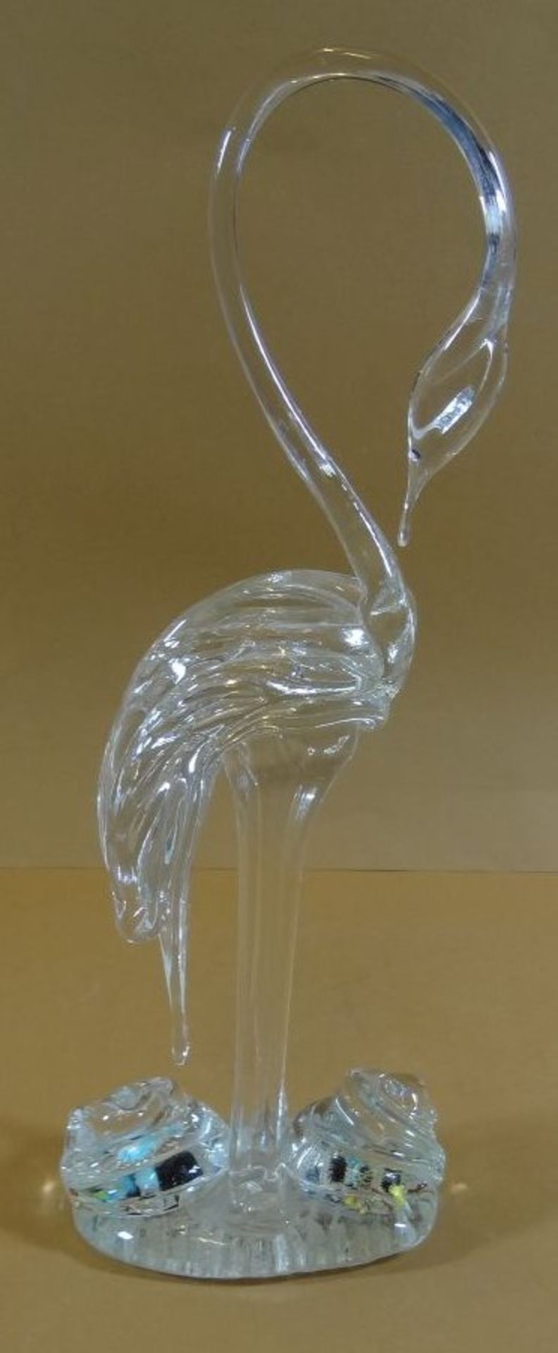 hohe Figur eines Reihers, Kristall, in Stand leichte Farbtupfer, H-26 cm