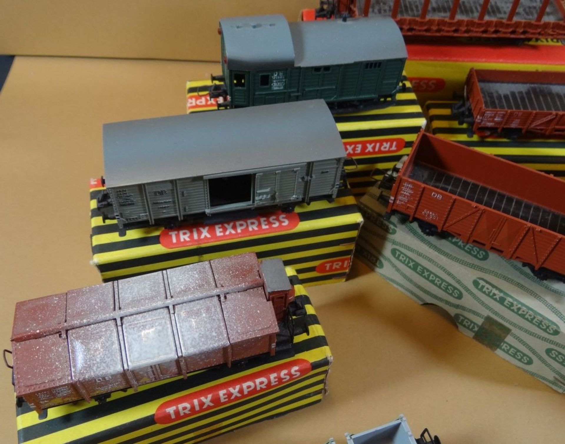 10x Güterwagen "Trix Express" tw. in Kartons - Bild 4 aus 5