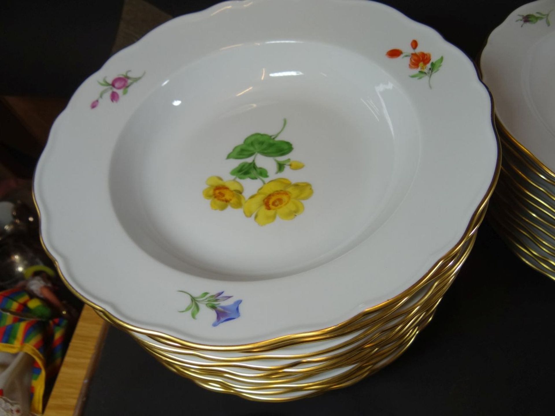 Speiseservice "Meissen" Blumen, 46 Teile für 12 Personen, 12x Speiseteller D-25 cm, , 12x Suppentel - Bild 6 aus 12