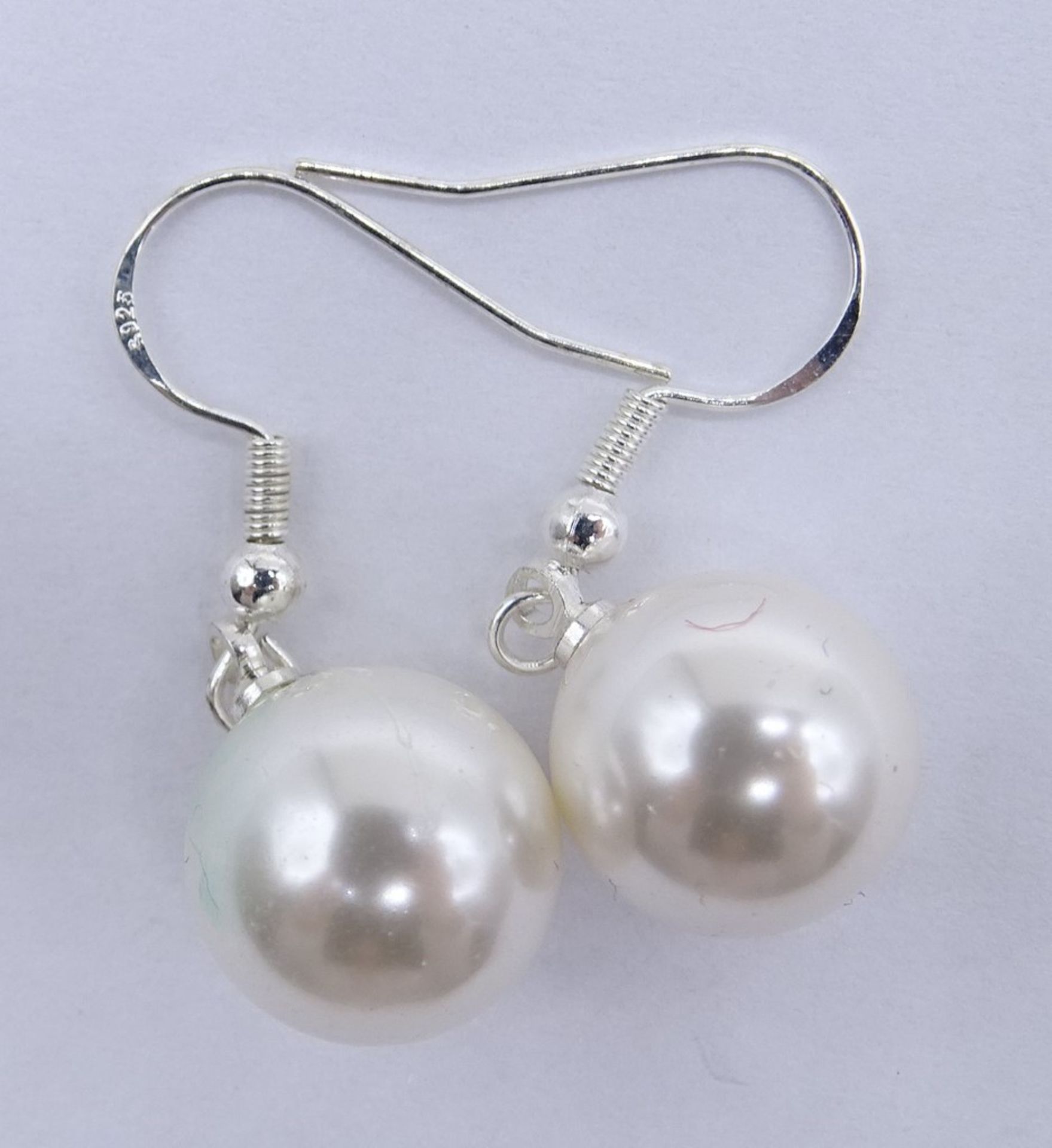Perlenohrhänger, 925er-Silbermontur, Ø Perlen: 1,1 cm, L. 3,5 cm, 5 gr., eine Perle mit Kratzer - Bild 2 aus 4