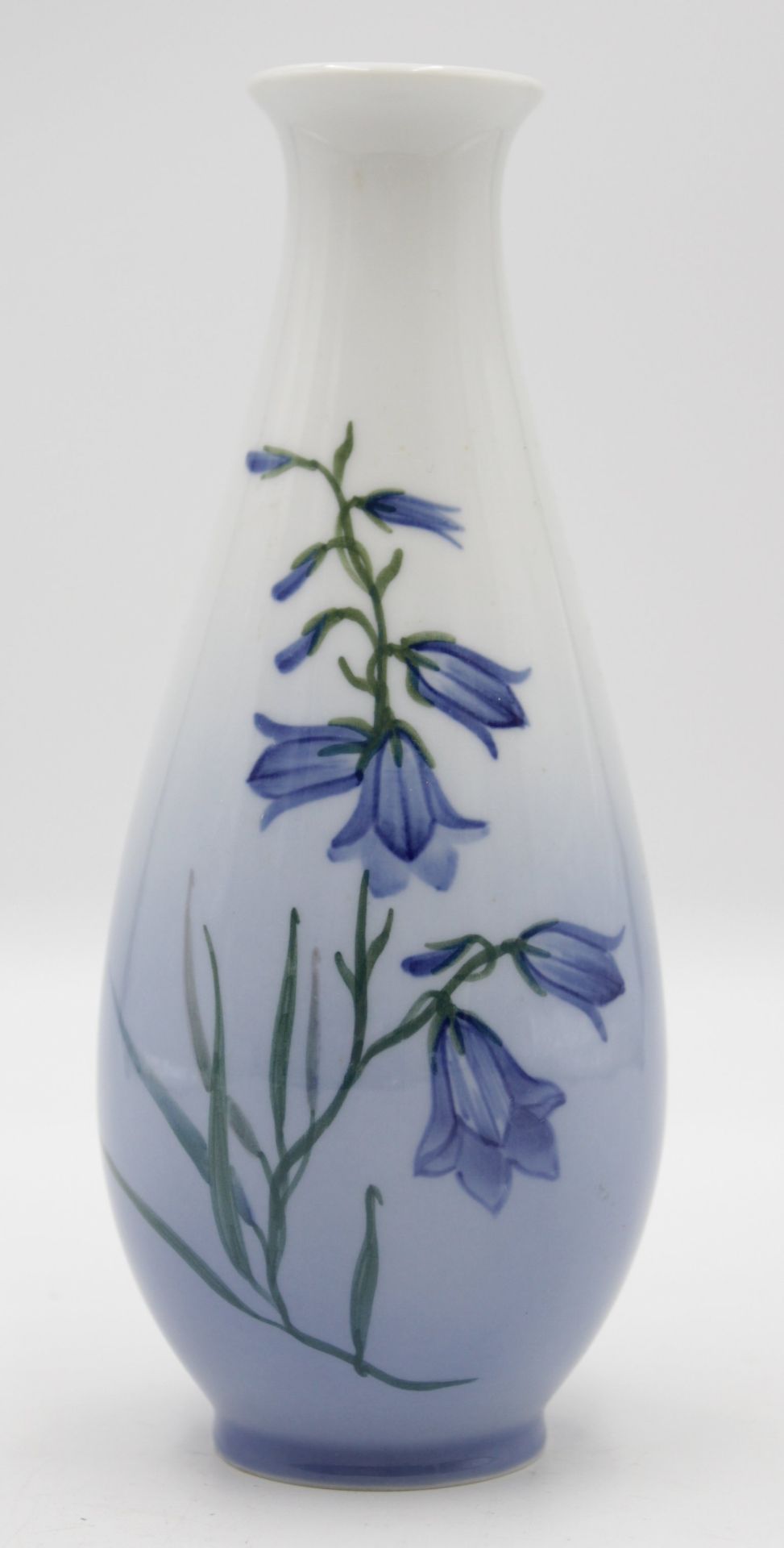 kl. Vase, Royal Copenhagen, florale Bemalung, H-18,5cm.