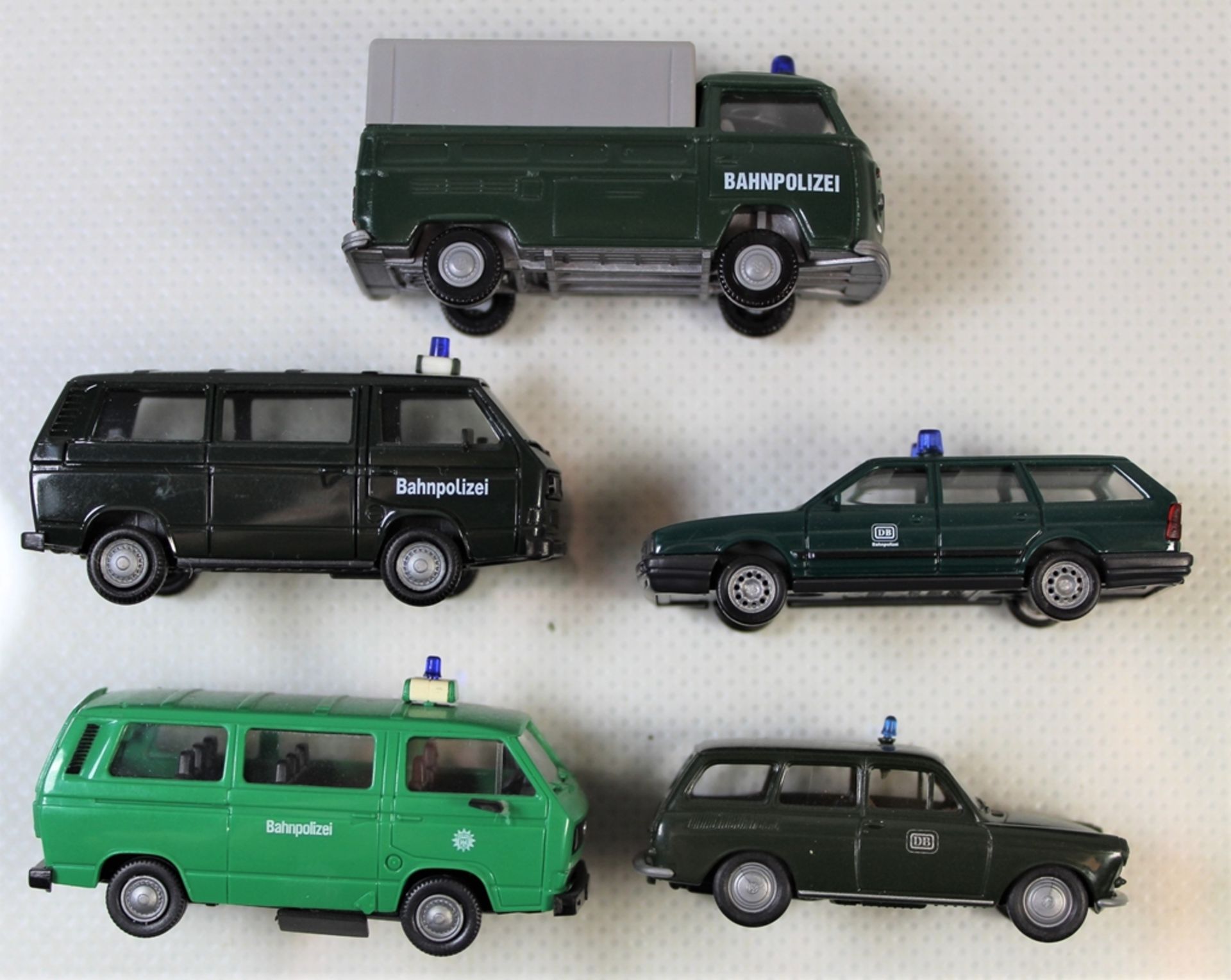 1x Busch, 1x Herpa, 1 x Brekina, 1 x APS und 1 x Roco, 5 Deutsche Bahnpolizei Fahrzeuge, Modellbauf - Bild 3 aus 4
