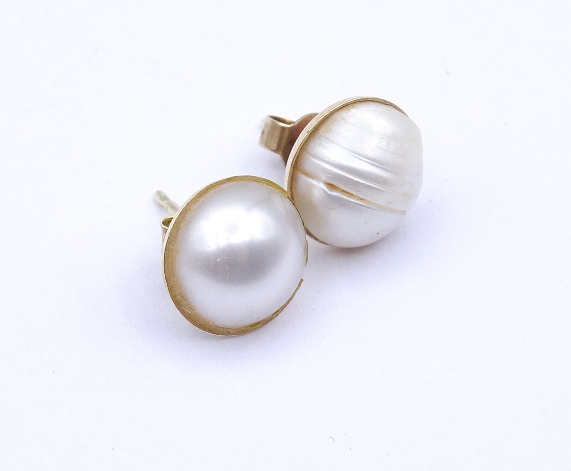 Paar Perlen Ohrstecker, GG 0.585, unterschiedliche Perlen, D. 10,7mm, zus.2,2g. - Bild 2 aus 3