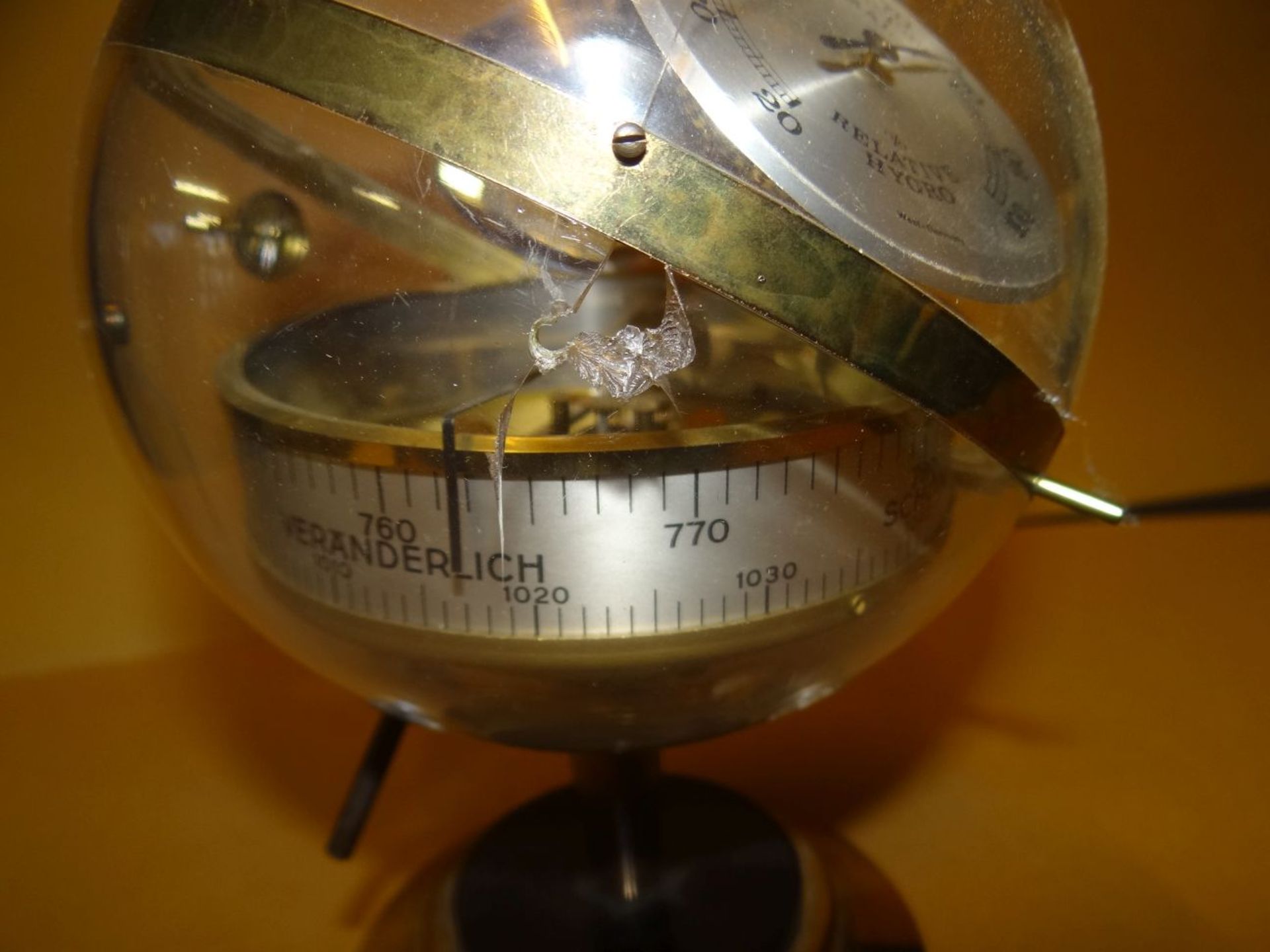 Wetterstation in Sputnik-Form, Messing mit Acryl, dieser mit Riss, H-20 cm - Bild 4 aus 6