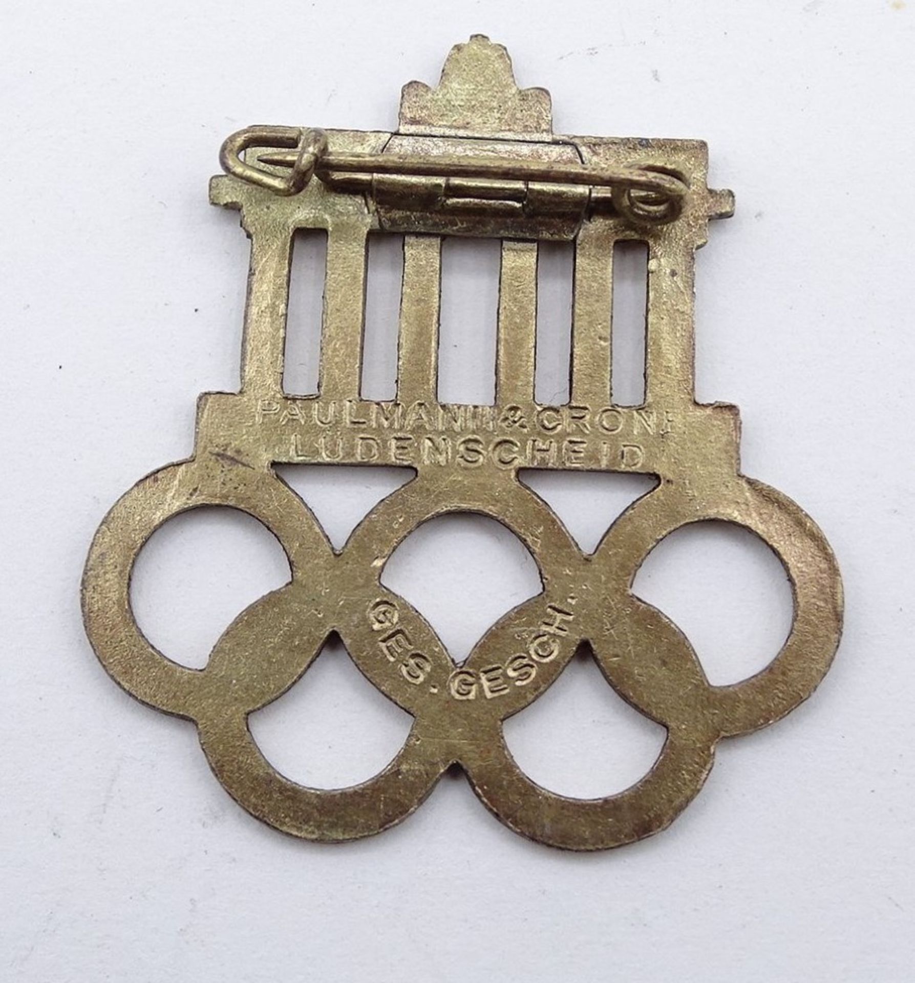 Emaillierter Metallanstecker "XI. Olympiade Berlin 1936", Rückseite mit Hersteller - Bild 2 aus 2