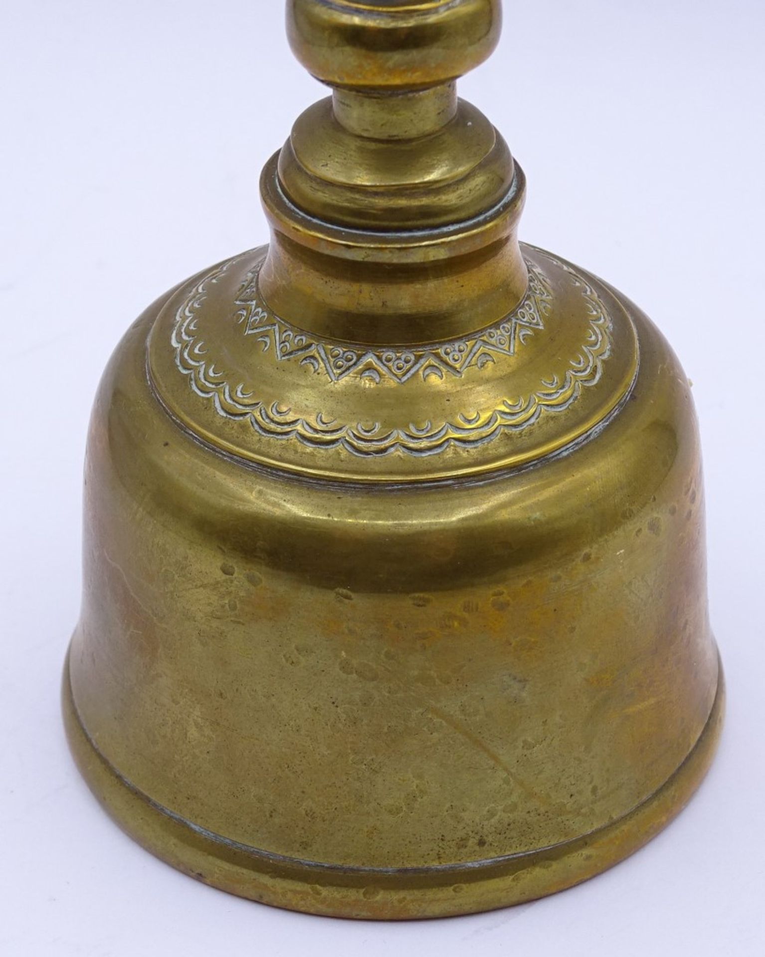 Große Handglocke aus Messing, Tibet wohl 18./19.Jhd., mit Vogelkrallen, H-21,5cm - Image 3 of 5