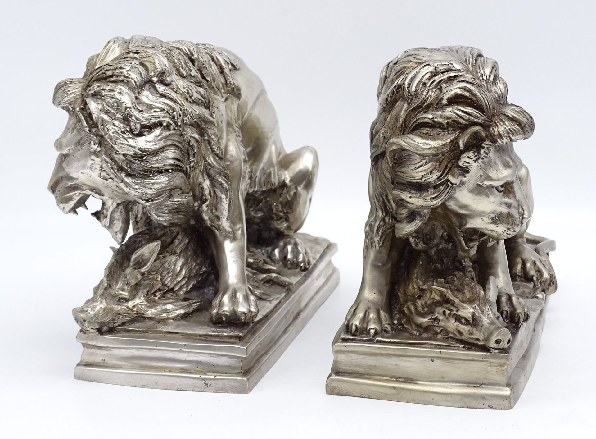Zwei Bronze Löwen ,verchromt,mit erlegten Wildschweinen, H. 21cm, L. 28cm, zus. 8,7KG - Bild 5 aus 7