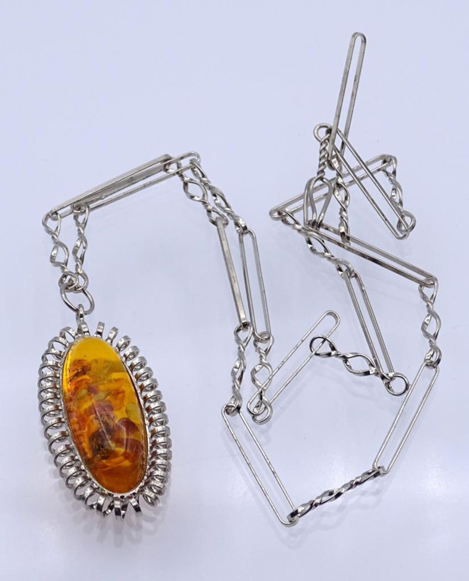 Halskette mit Bernstein Anhänger, tolle gedrehte Elemente, versilbert,L- 46cm