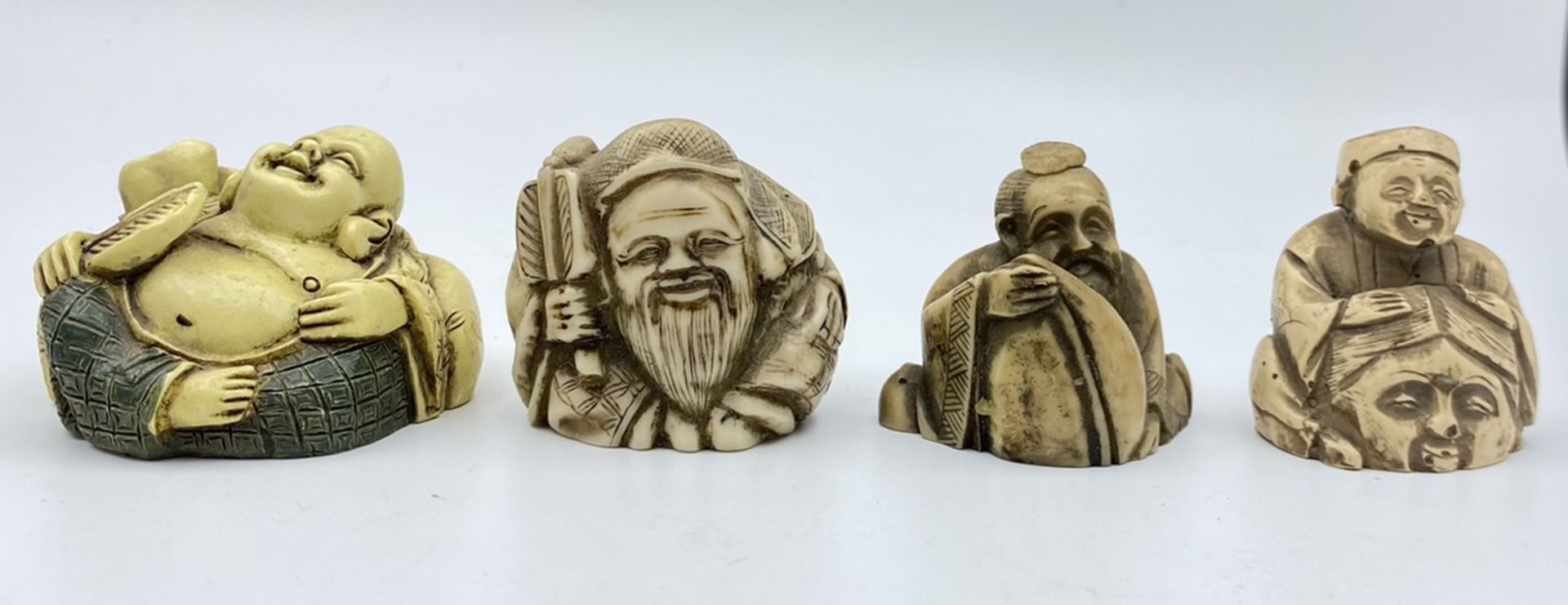 4 sitzende Buddha Figuren, Kunstmasse, Größter H-4cm