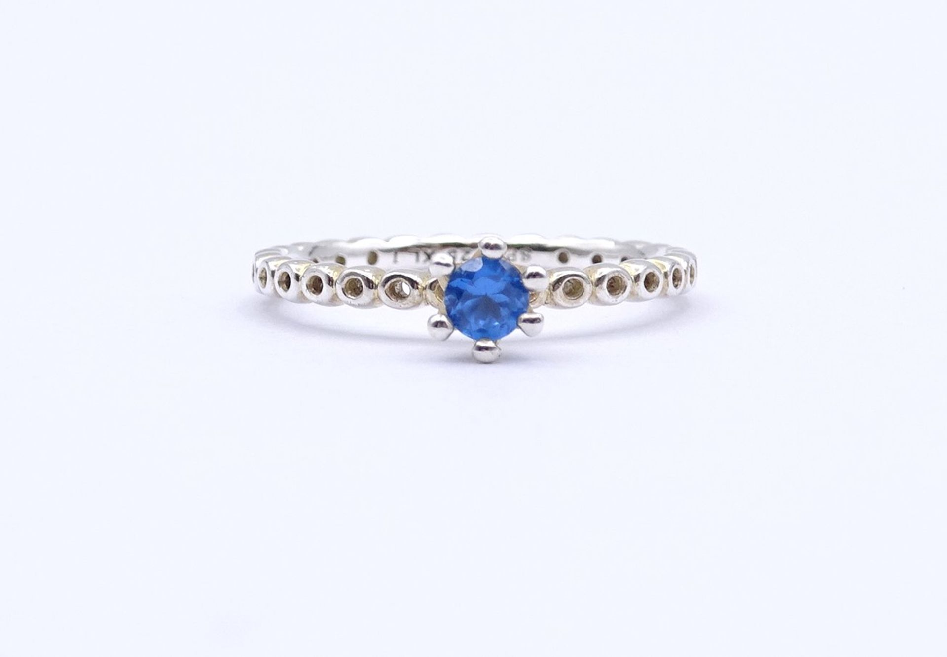 Ring mit einem facc.blauen Farbstein, Sterling Silber 0.925, 2,10g., RG 59