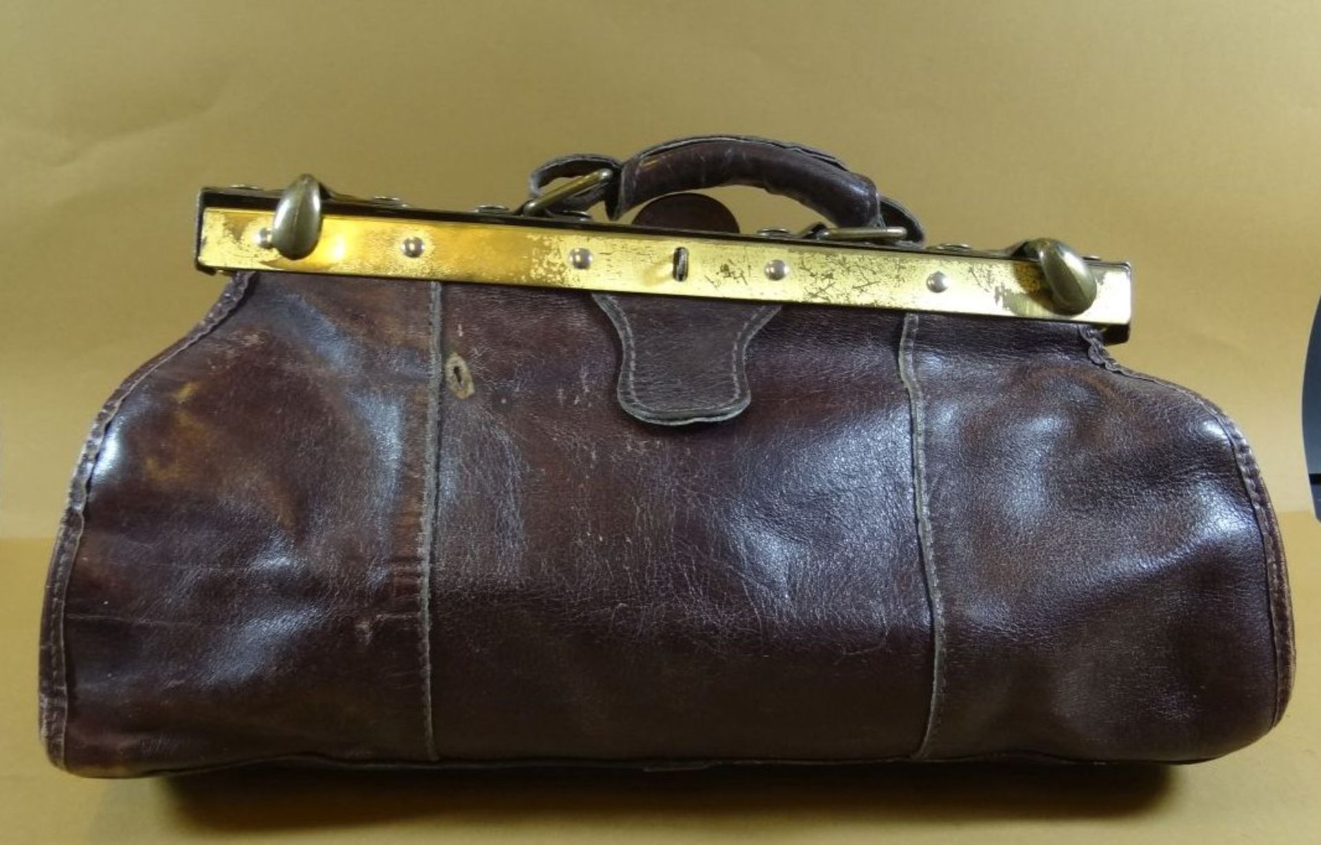 kl. alte Leder-Arzttasche, H-17 cm, 37x16 cm, Gebrauchsspuren