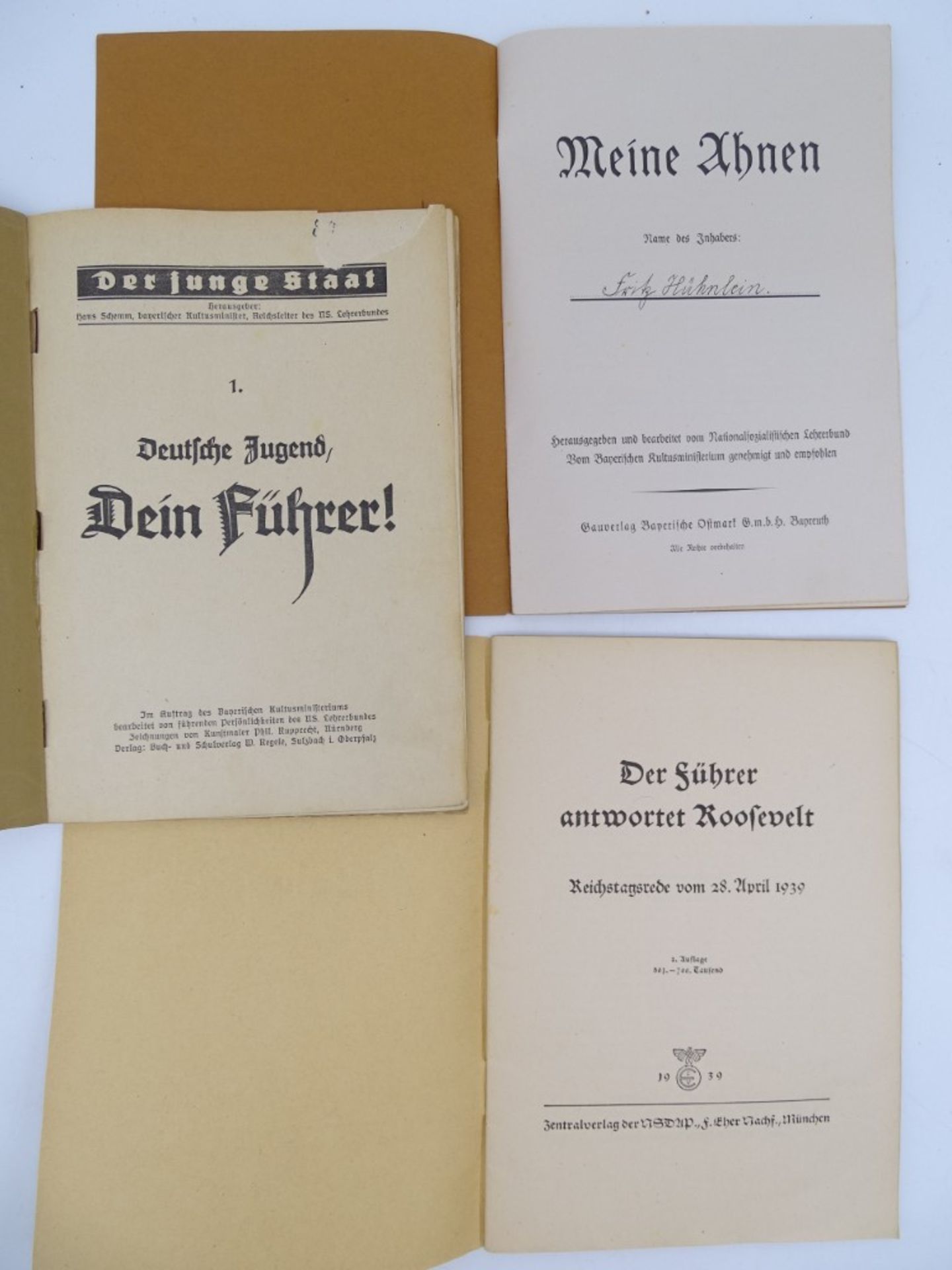 3 Hefte und 2 gerahmte Fotografien, 3. Reich, Ahnenbuch, "Der junge Staat", "Der Führer antwortet R - Bild 4 aus 5