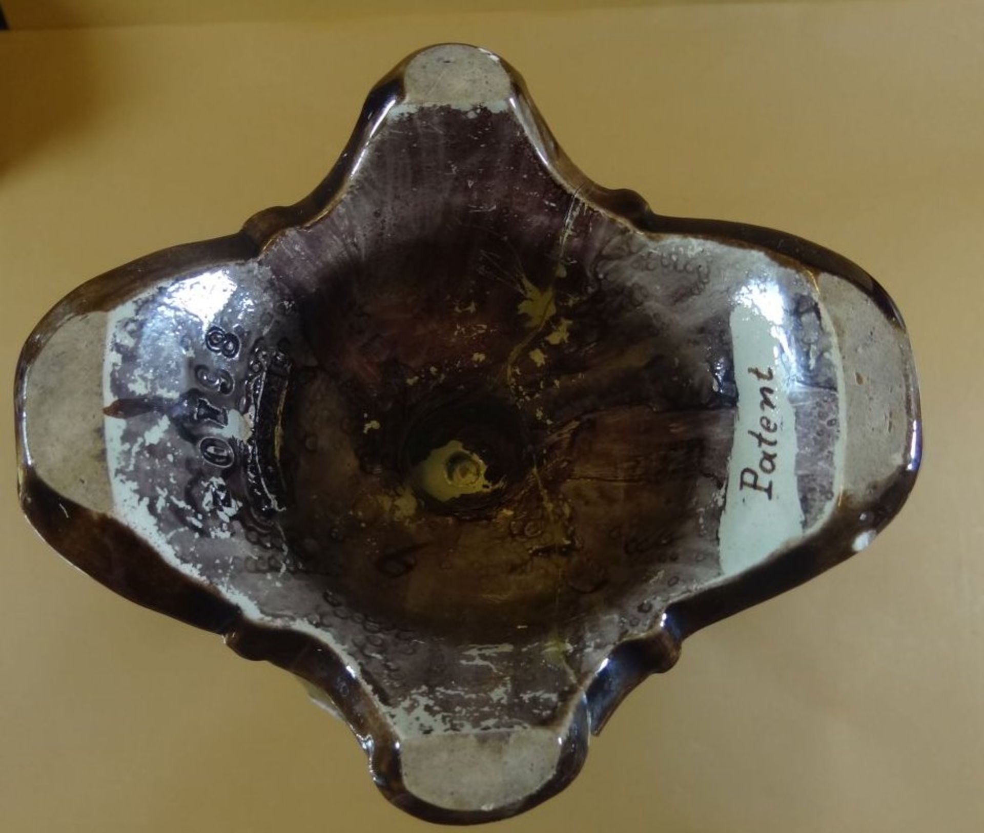 hohe Gründerzeit-Majolika-Vase "WS&S" Patent, Stand geklebt, Rand fehlt eine Spitze, H-35 cm - Bild 6 aus 9