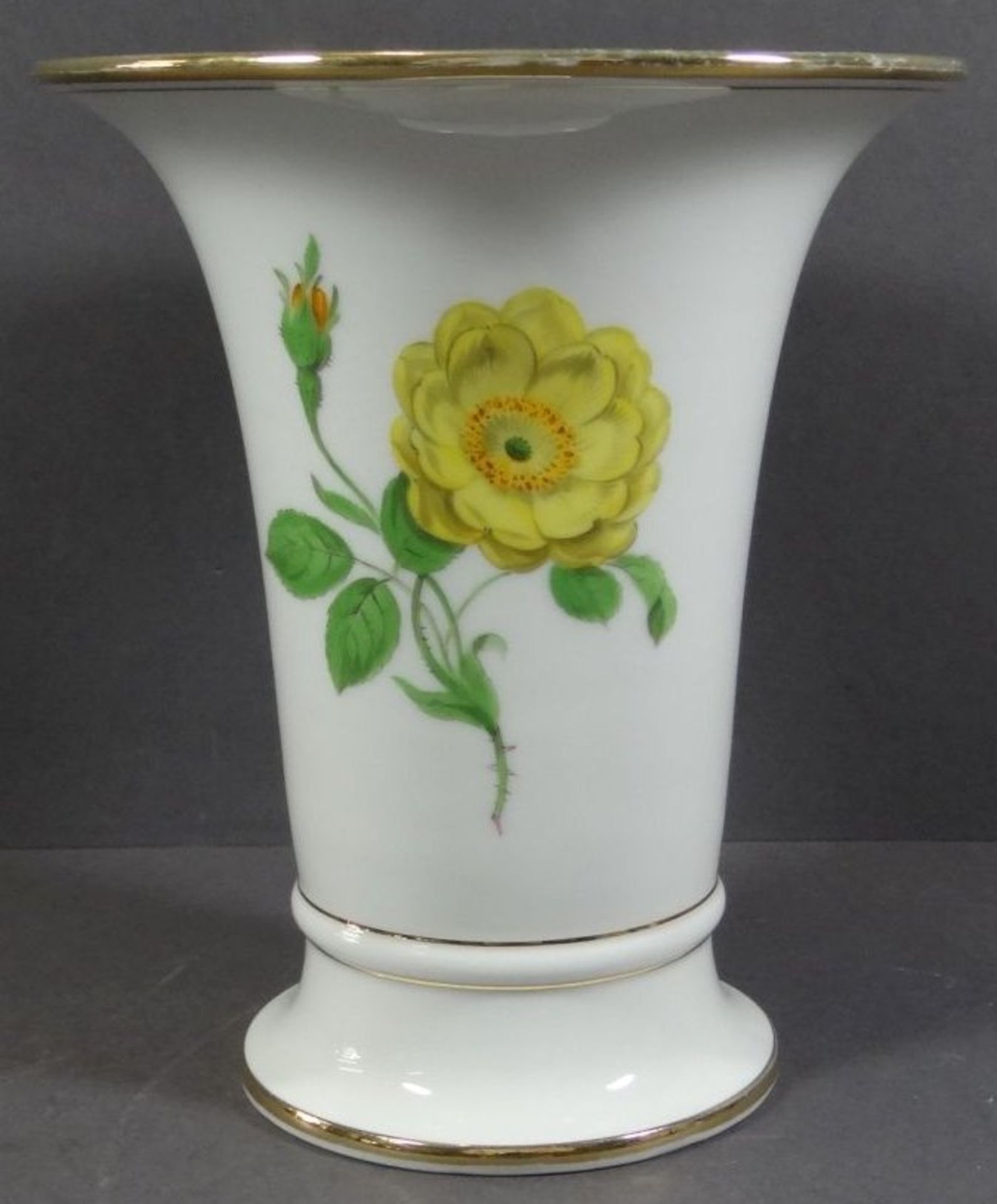 Trichtervase "Meissen" gelbe Rose, 1.Wahl, Goldrand etwas berieben, H-17 cm, D-14 cm