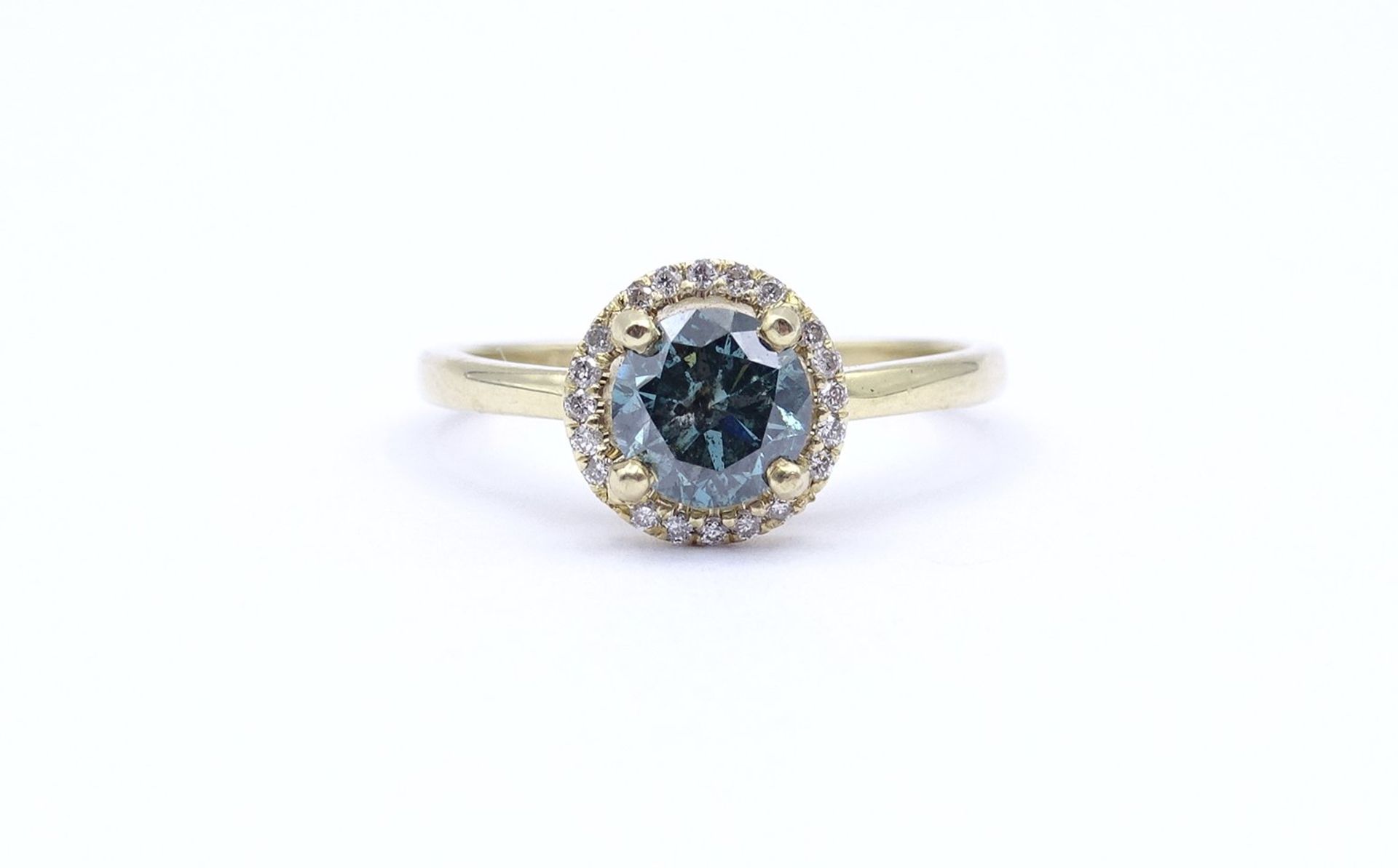 Goldring 0.585 GG mit Fancy Blue Brillant ca. 0,95ct., umringt von Diamanten zus. ca. 0,10ct., RG 5