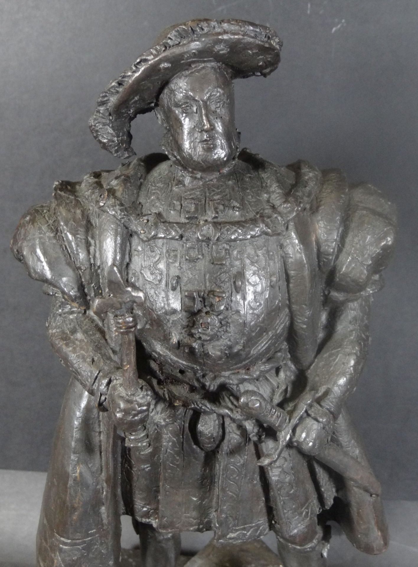 Bronze "König Heinrich VIII auf Schild" Marmorplinthe, H-34 cm, 16x16 cm, 5 kg. - Bild 2 aus 7