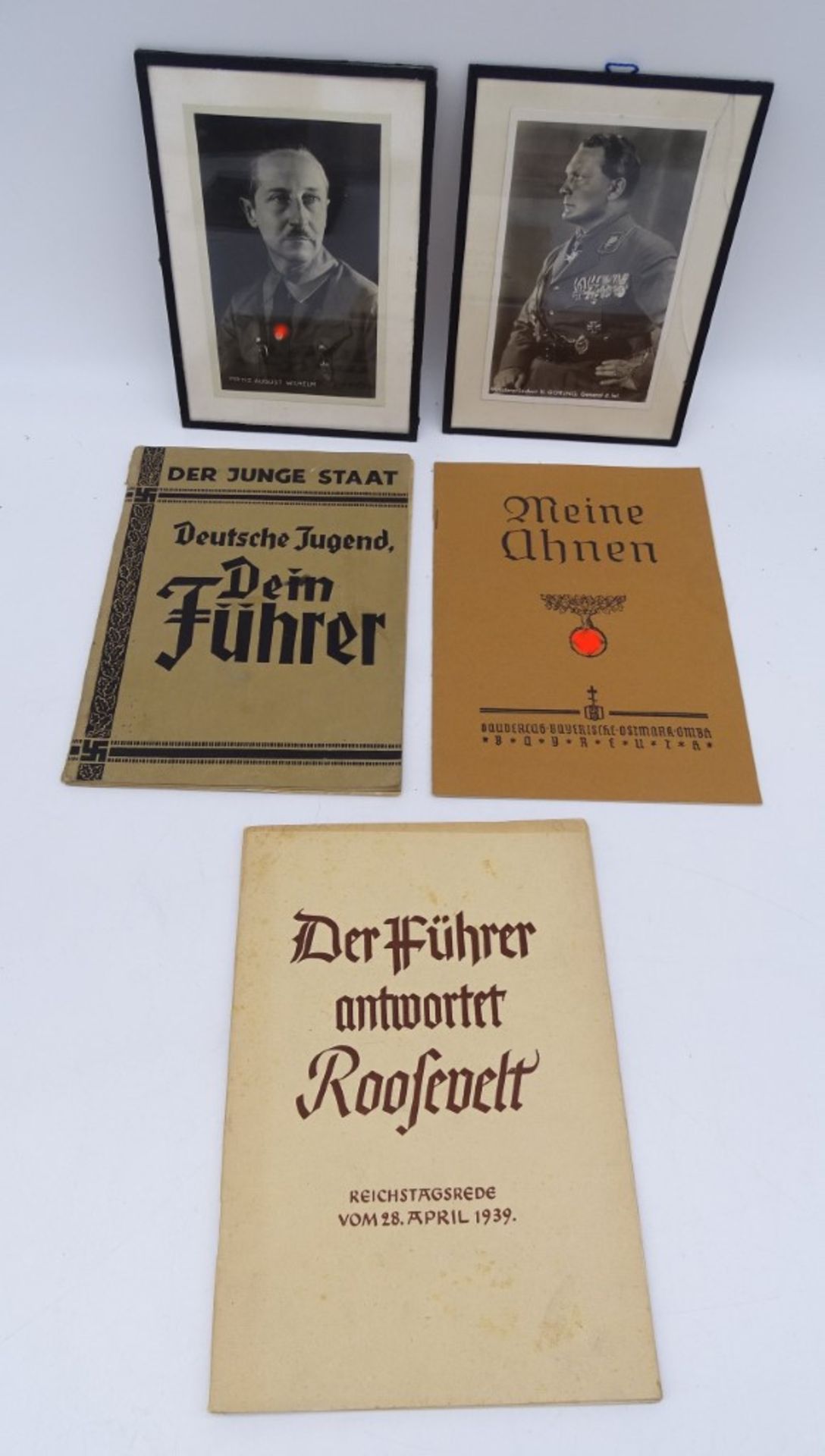 3 Hefte und 2 gerahmte Fotografien, 3. Reich, Ahnenbuch, "Der junge Staat", "Der Führer antwortet R - Bild 2 aus 5
