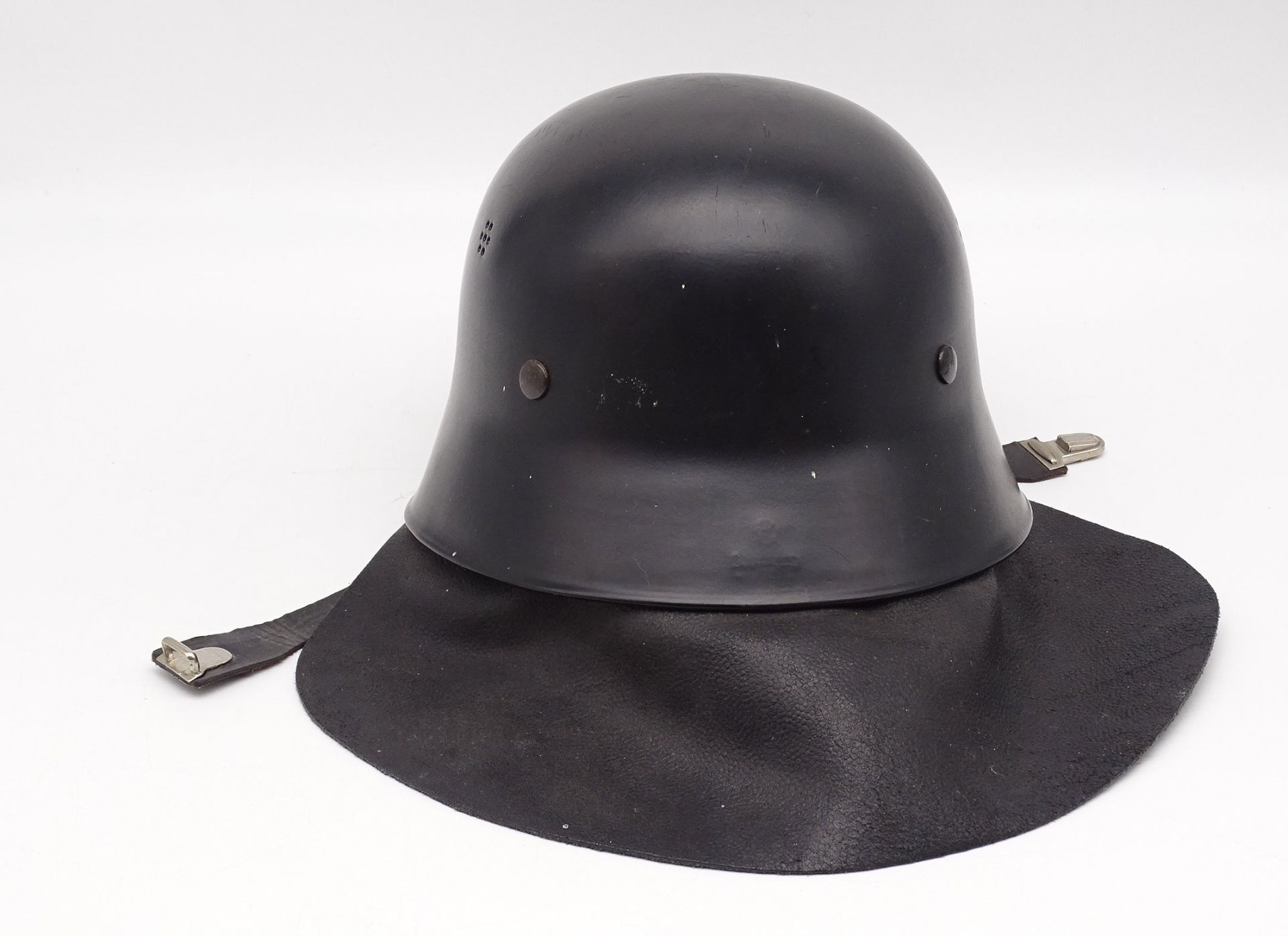 Stahlhelm wohl Feuerwehr, militärisch? - Bild 3 aus 6