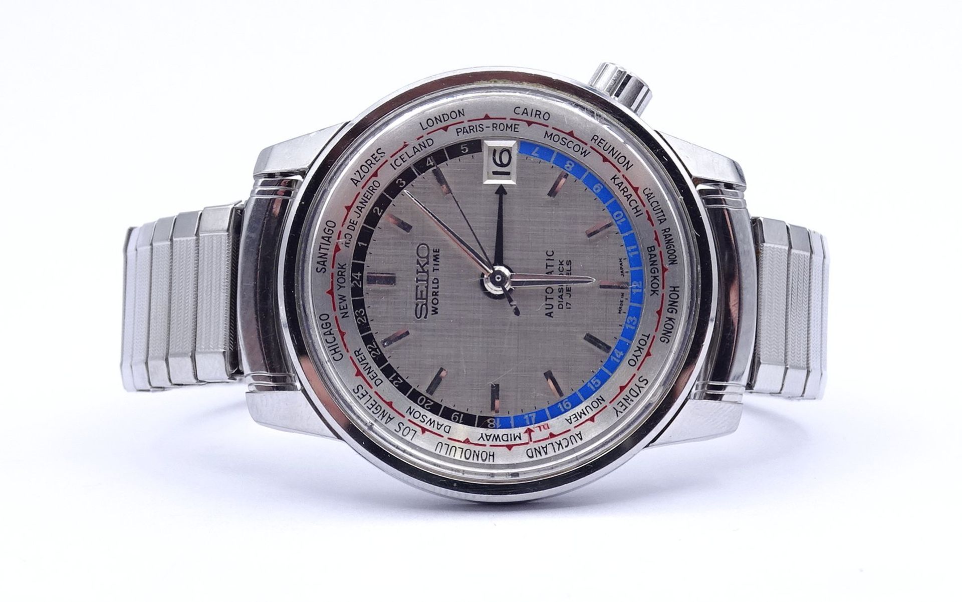 Herren Armbanduhr SEIKO World Timer, 6217, Automatikwerk, Werk läuft, D. 37mm, Glas mit Kratzern